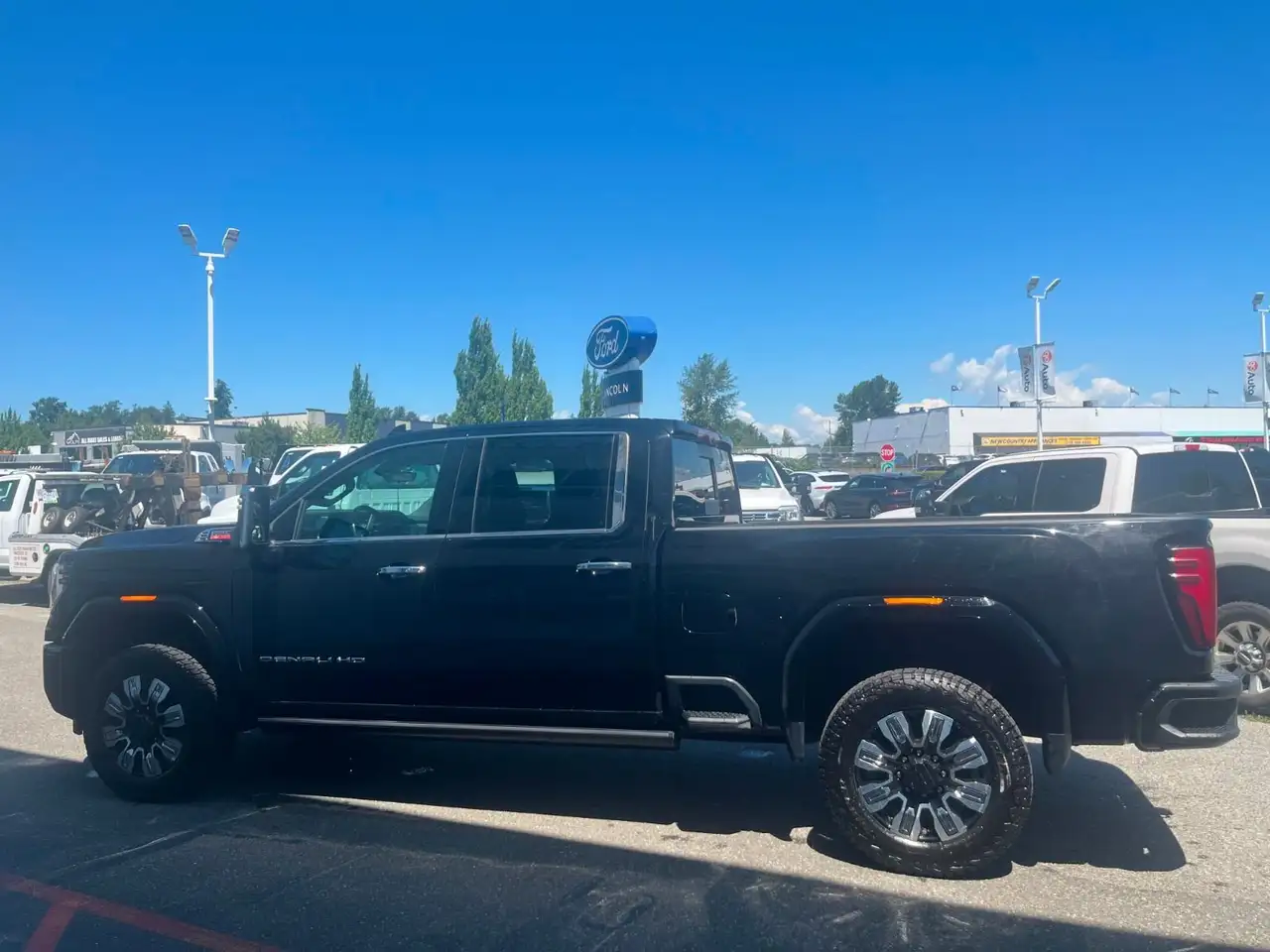 GMC Sierra 3500HD снимка GMC Sierra 3500HD