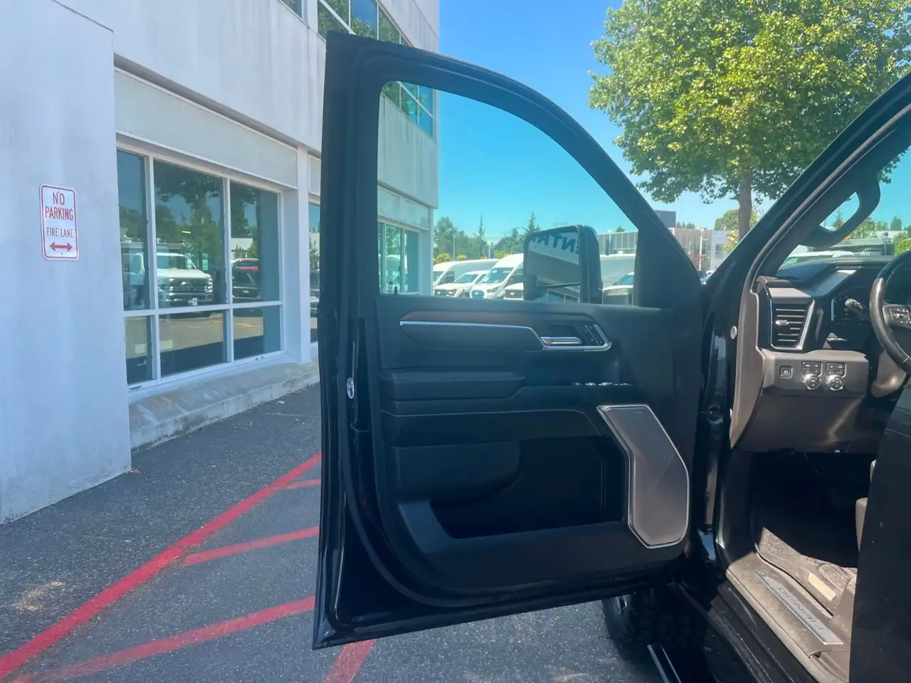GMC Sierra 3500HD снимка GMC Sierra 3500HD