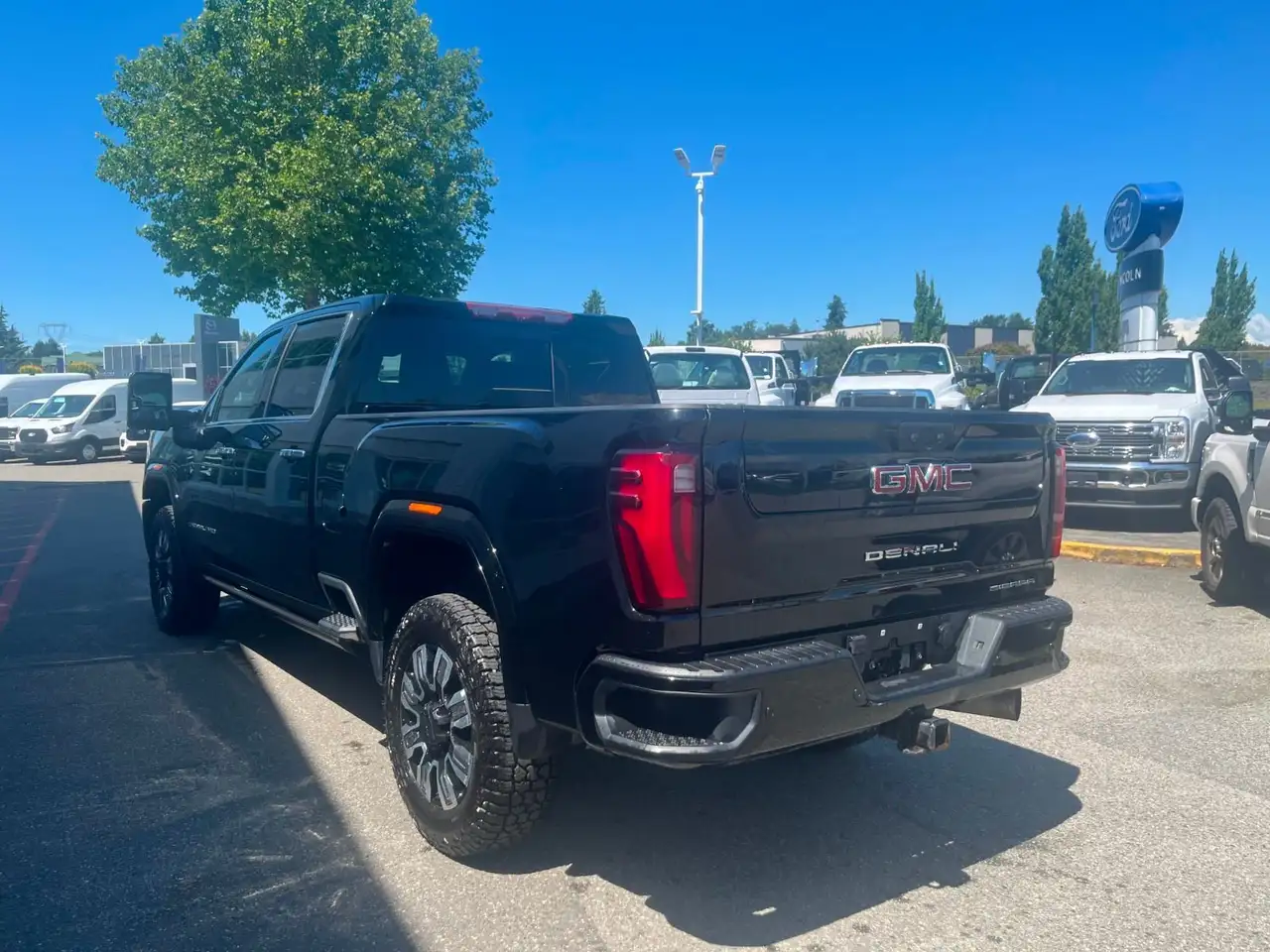 GMC Sierra 3500HD снимка GMC Sierra 3500HD