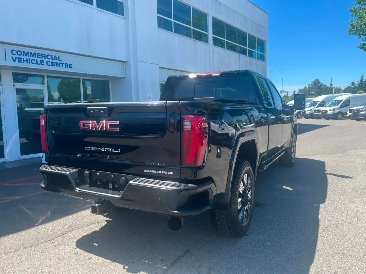GMC Sierra 3500HD снимка GMC Sierra 3500HD