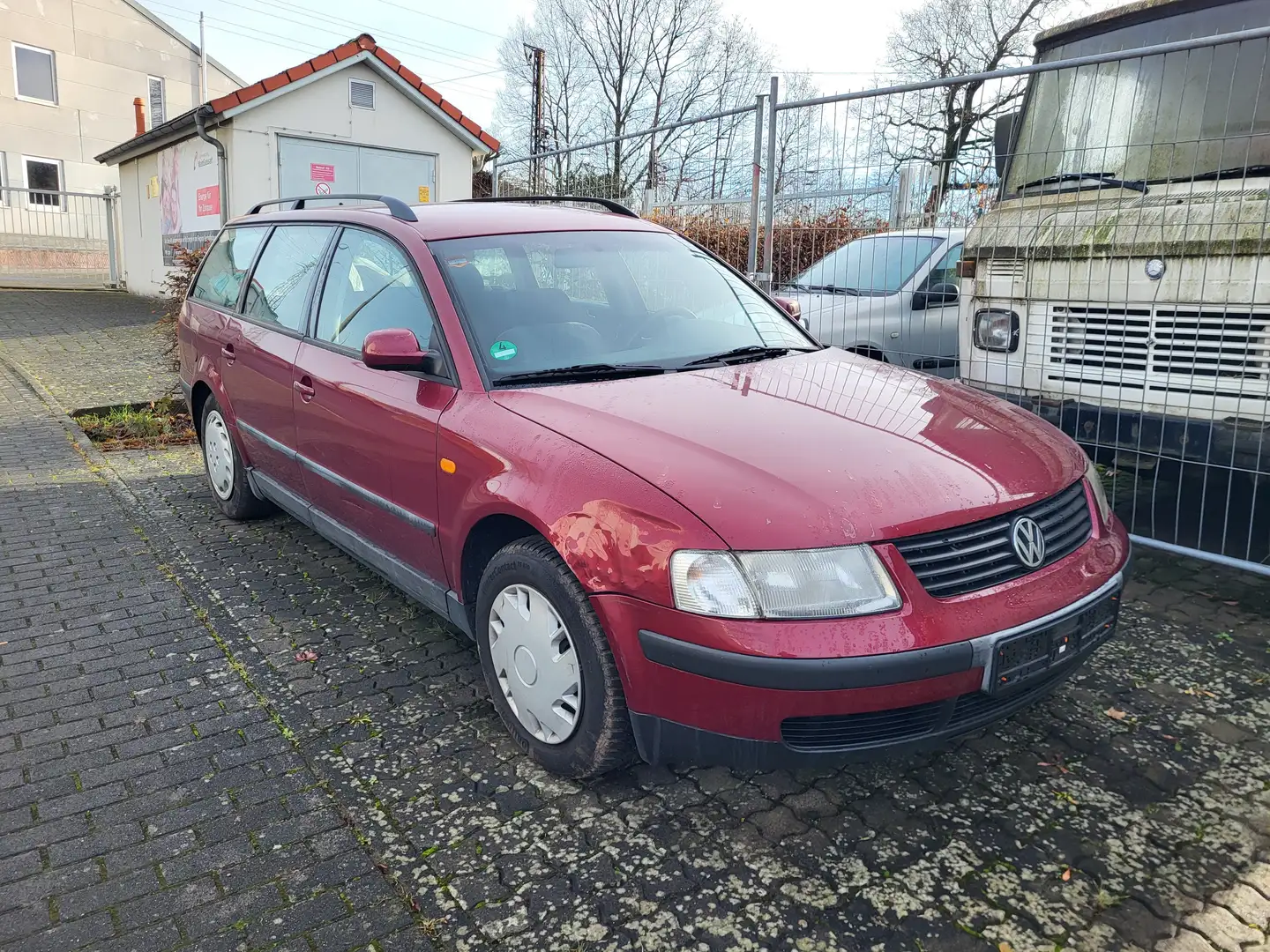 Volkswagen Passat Variant Passat 1.8 5VTurbo Trendline AHK TÜV 26 Roşu - 1