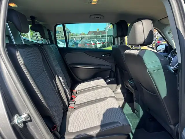 Opel Zafira Tourer view 15