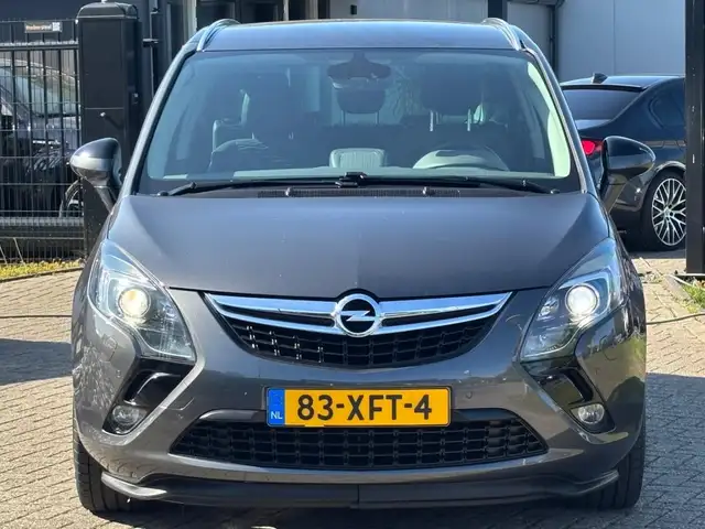 Opel Zafira Tourer view 2