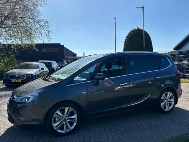 Opel Zafira Tourer view 8
