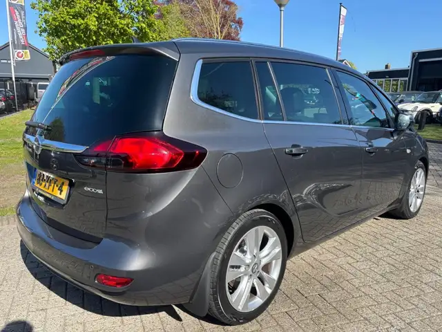 Opel Zafira Tourer view 5