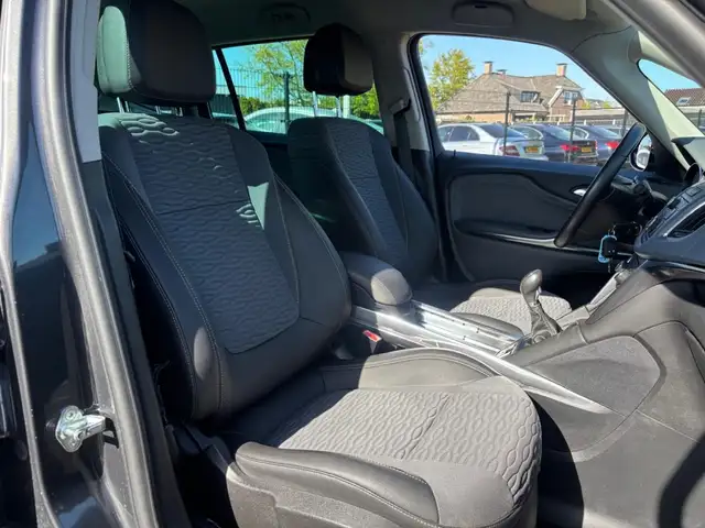 Opel Zafira Tourer view 11