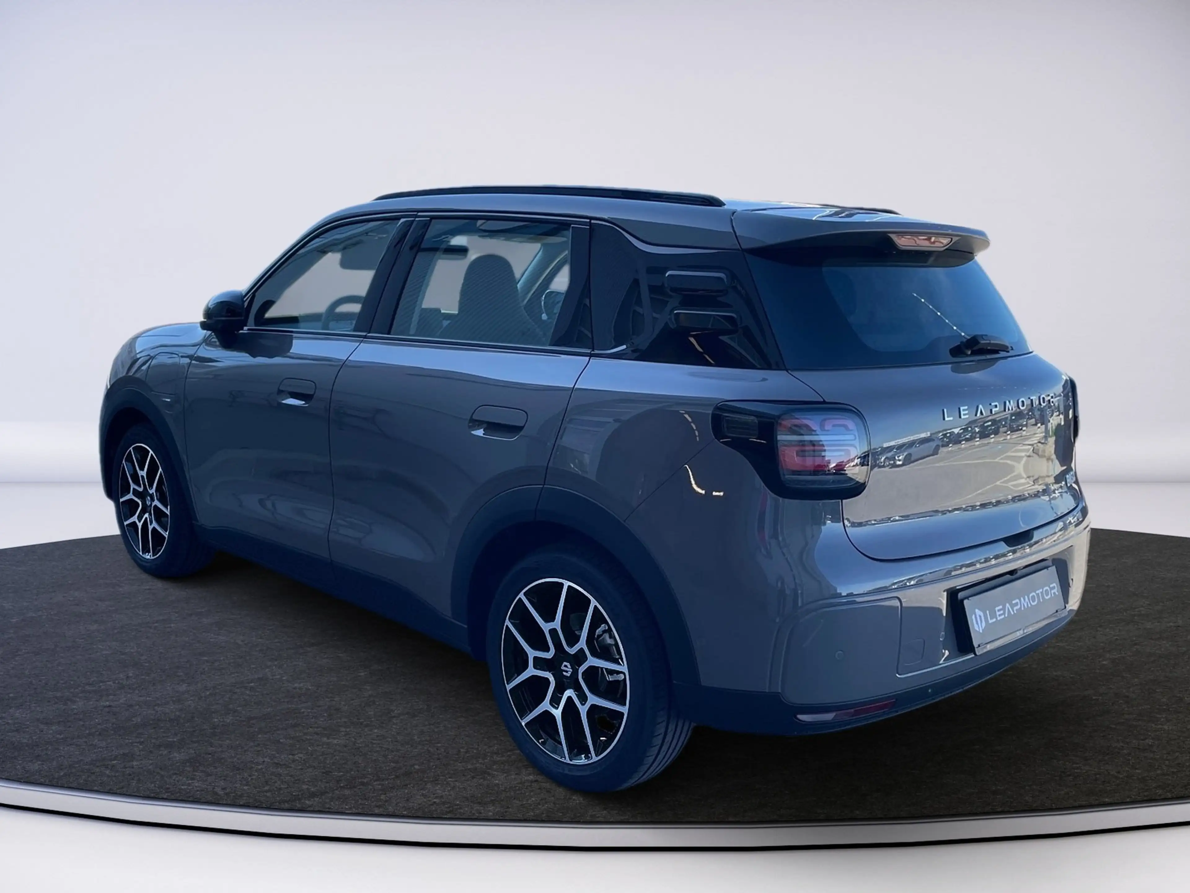 Leapmotor B03X DESIGN PROMAX 53 kWh — photo 4