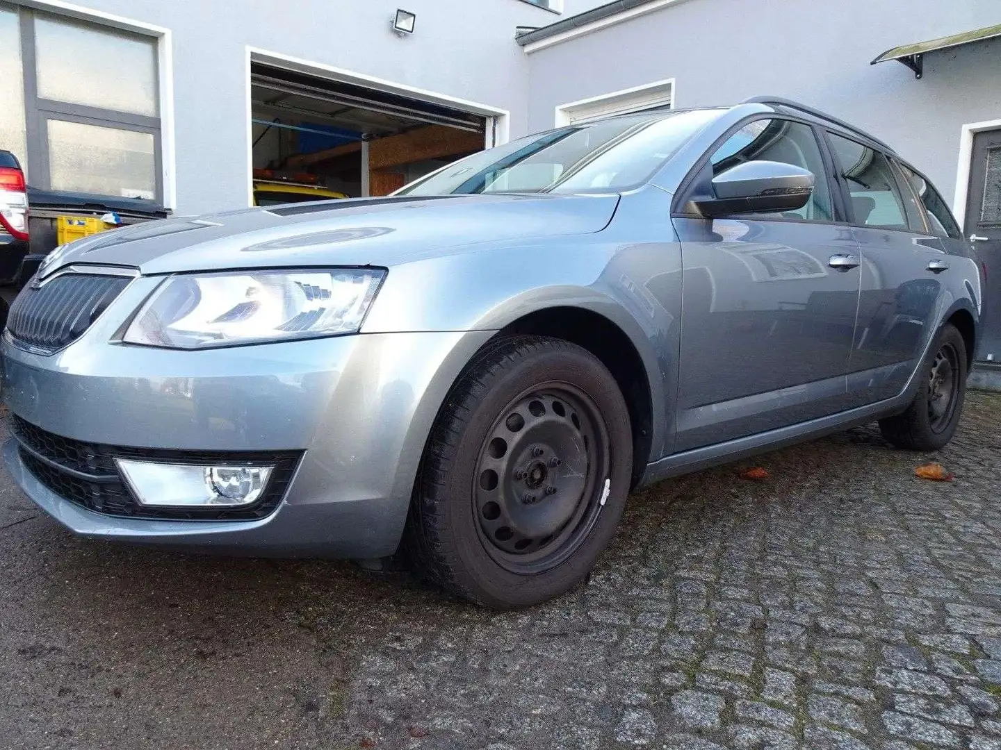 Skoda Octavia Combi Ambition 1.2 77kW-KLIMA-TEMPOM-PDC Grau - 1
