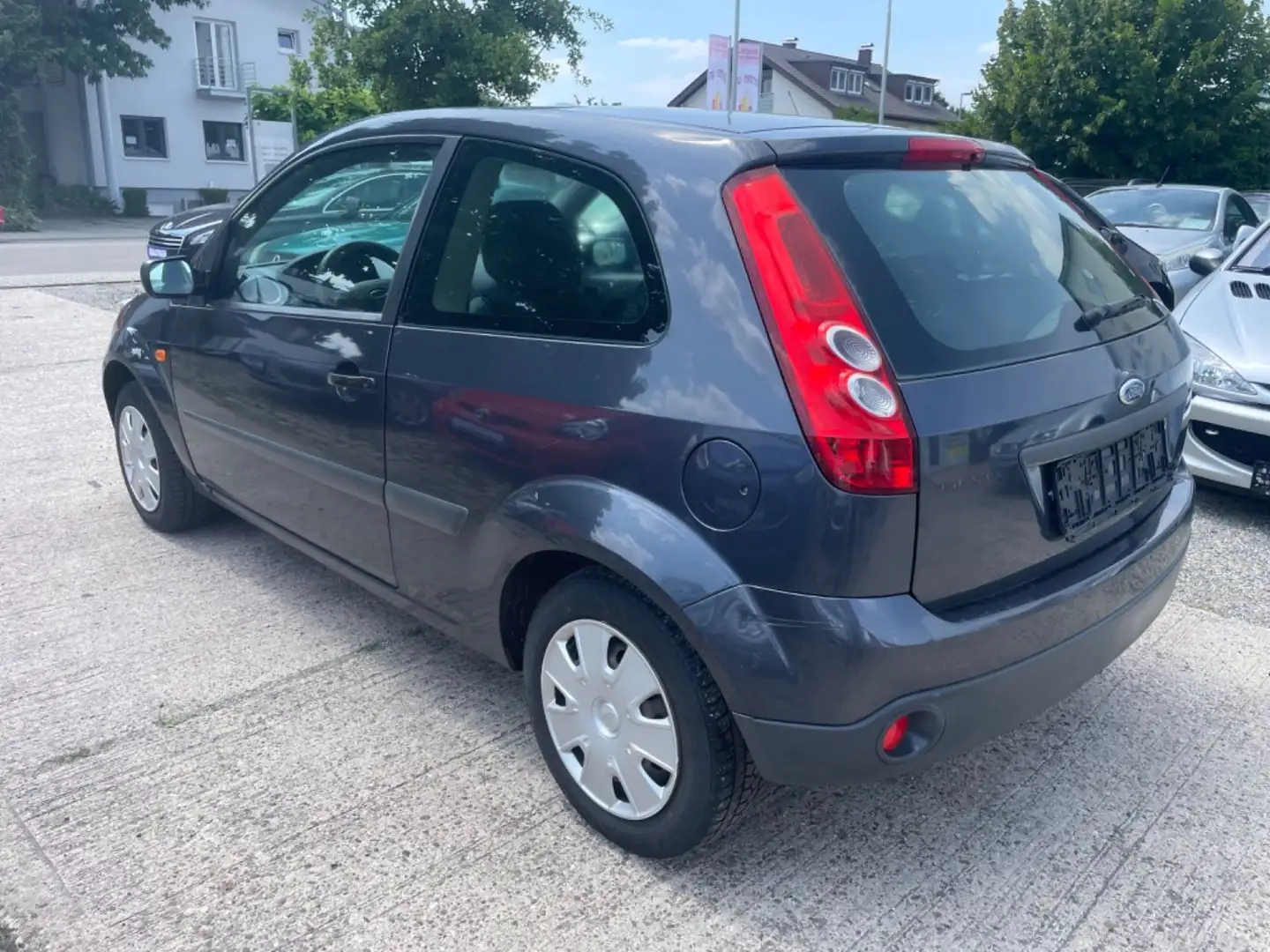 Ford Fiesta Ambiente KLIMA KÜHLT SEHR GUT !!! Grau - 2