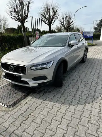 Volvo V90 Cross Country
