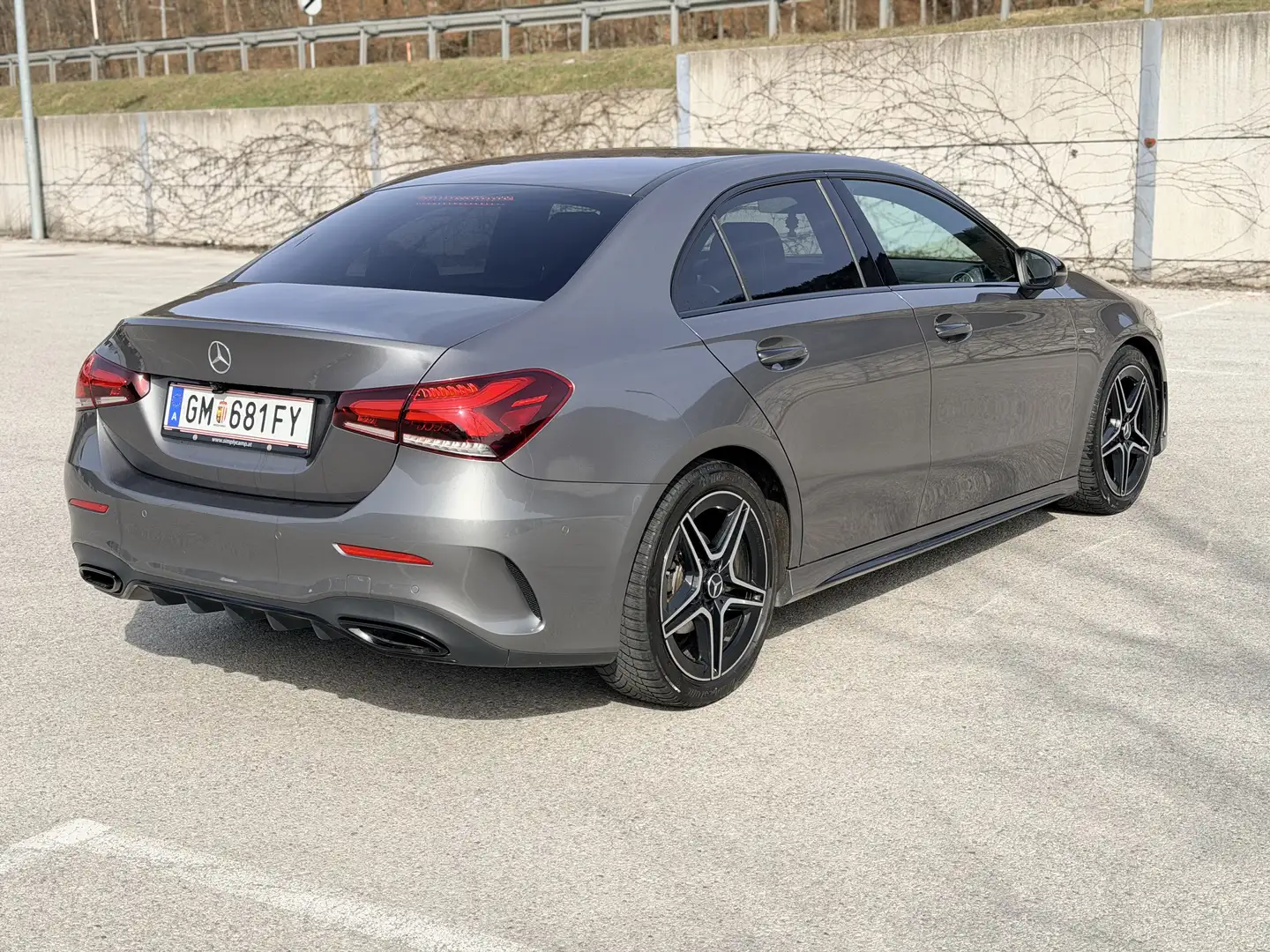 Mercedes-Benz A 180 AMG line Innen Außen I Automatik I Top Zustand - 2