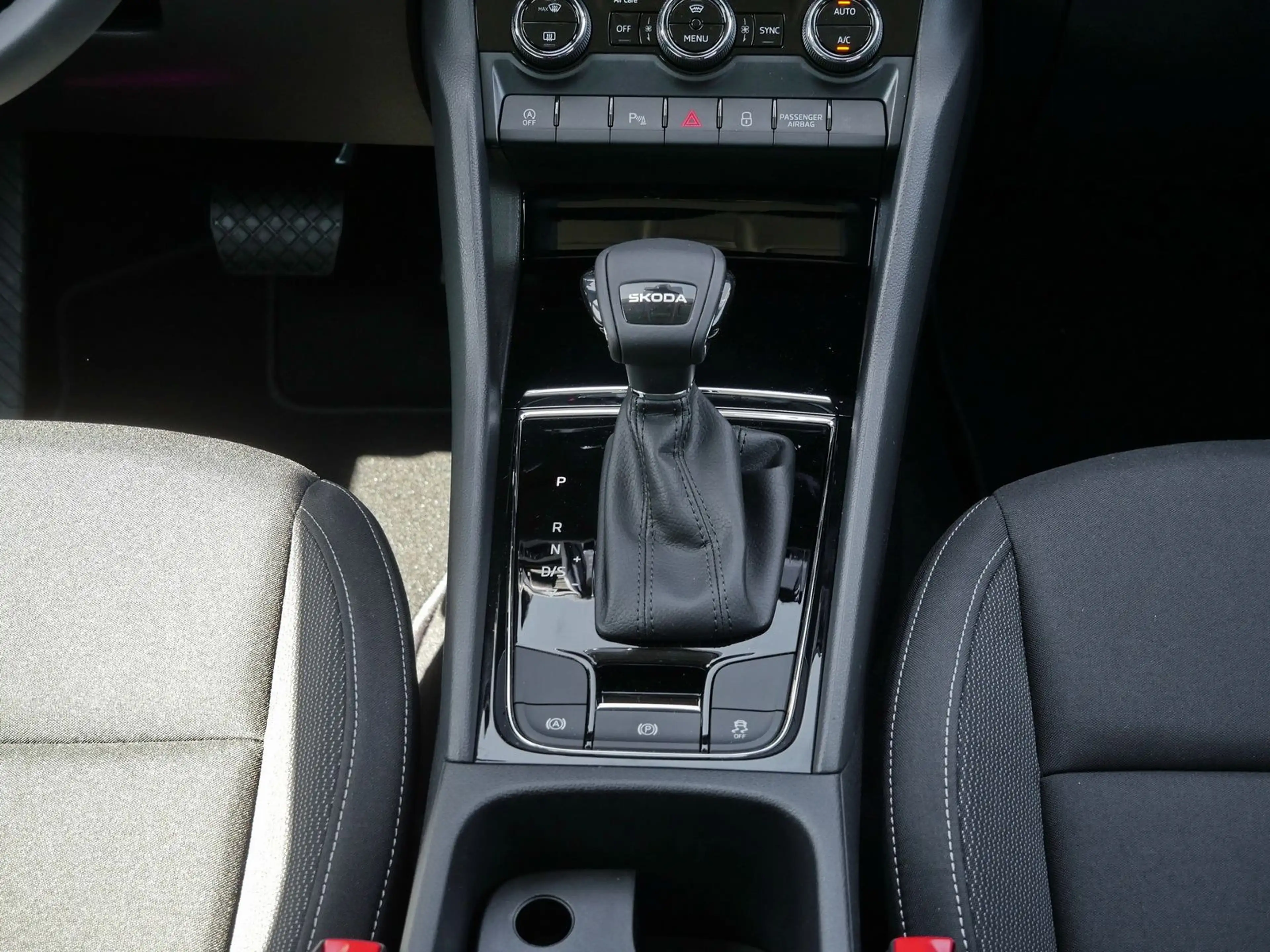 Skoda Karoq Tour 1.5 TSI DSG AHK|pACC|MATRIX|RFK — photo 7