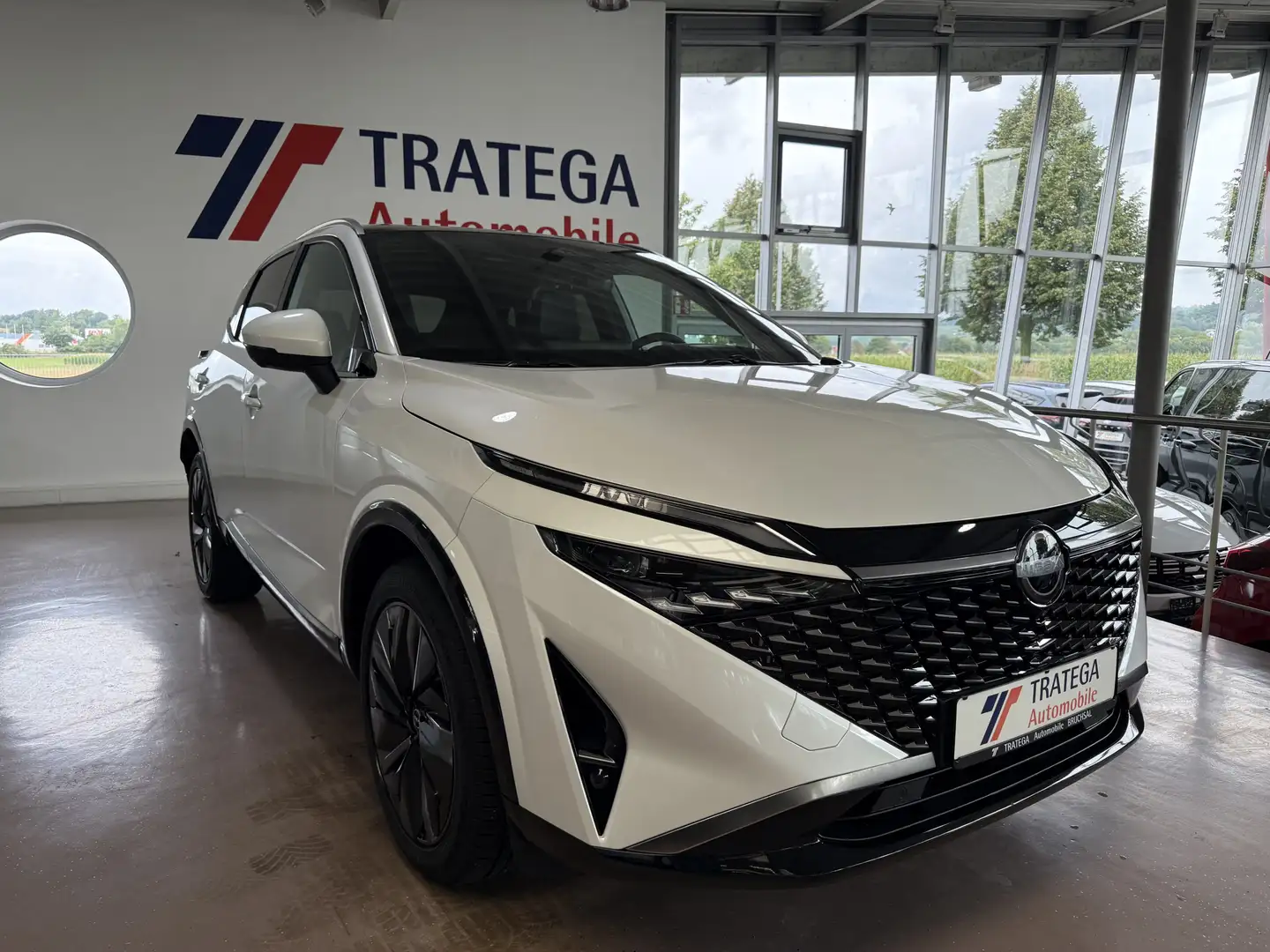 Nissan Qashqai 1,3 l Mild-Hybrid Autom.TeknaPano Bose Wit - 1