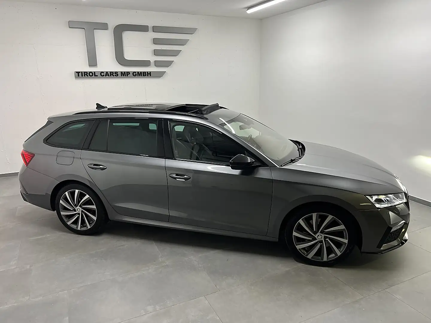 Skoda Octavia Combi TDI 4x4 RS DSG, Pano, ACC, AHK, Voll! Grau - 2