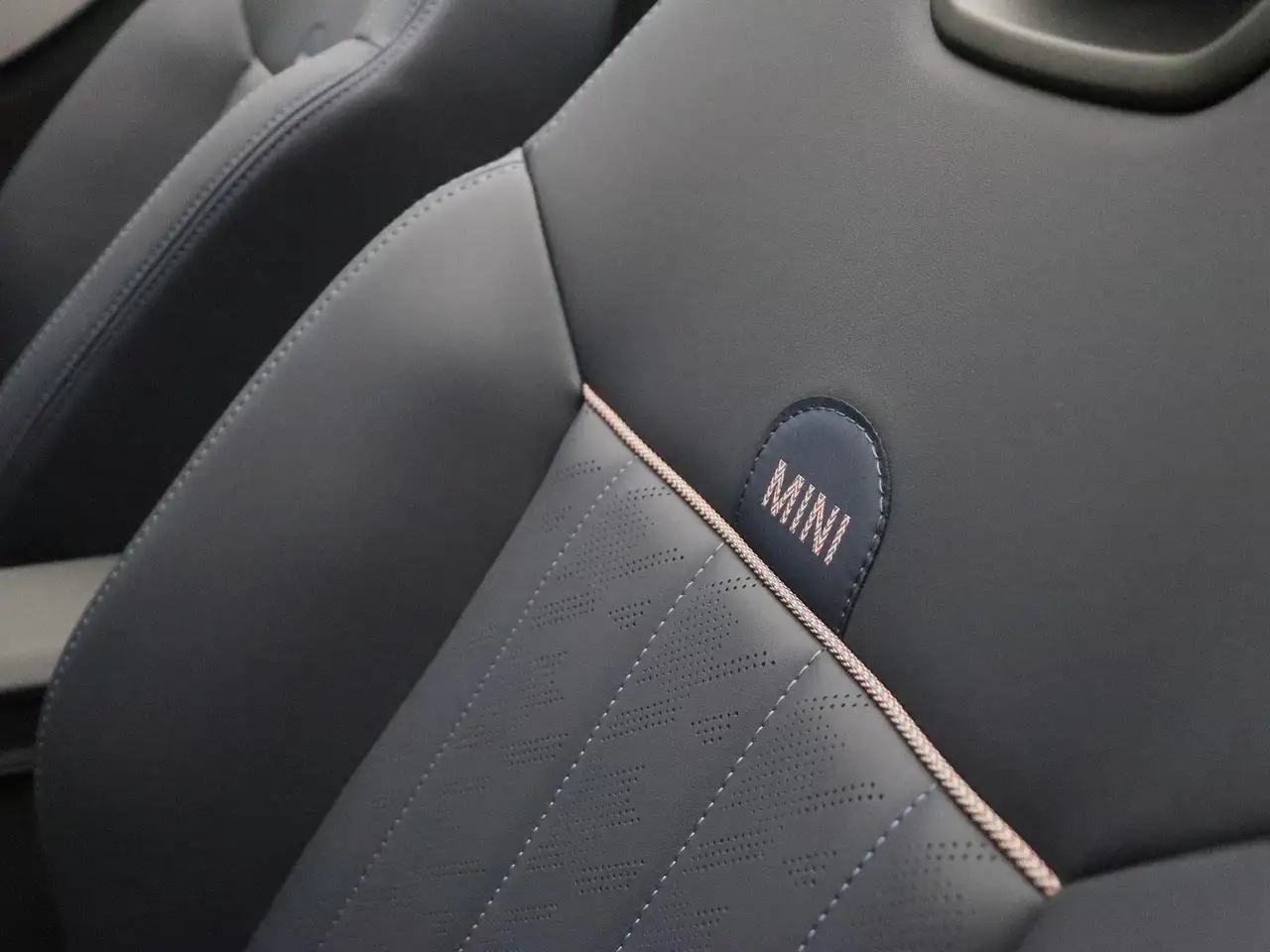MINI Cooper C Cabrio 2026 — фото 10