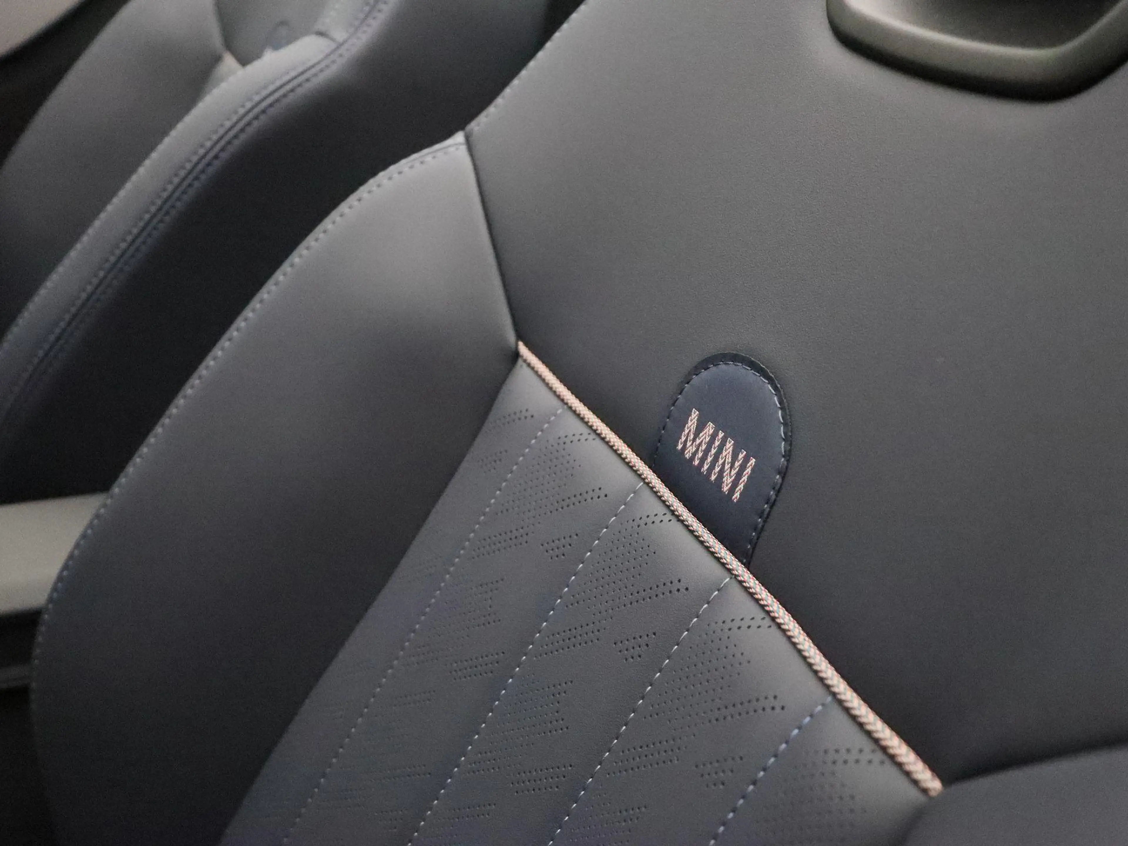 MINI Cooper C Cabrio 2.0 Favoured Trim | Pakket M — photo 10