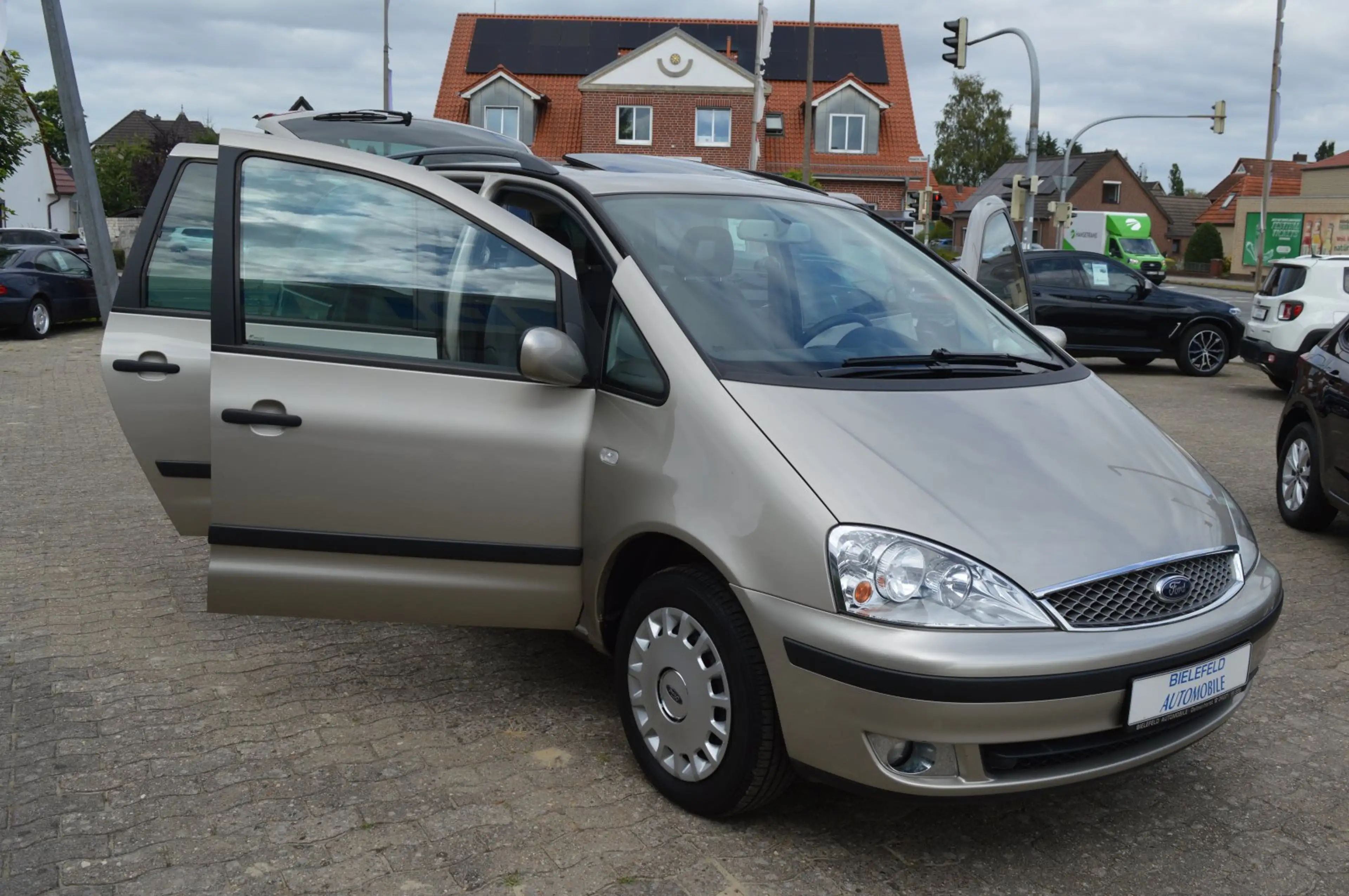 Ford Galaxy 2.3 16V 6-Sitzer 1. Hand/AHK/GSHD/Radio/CD/SH/Reif
