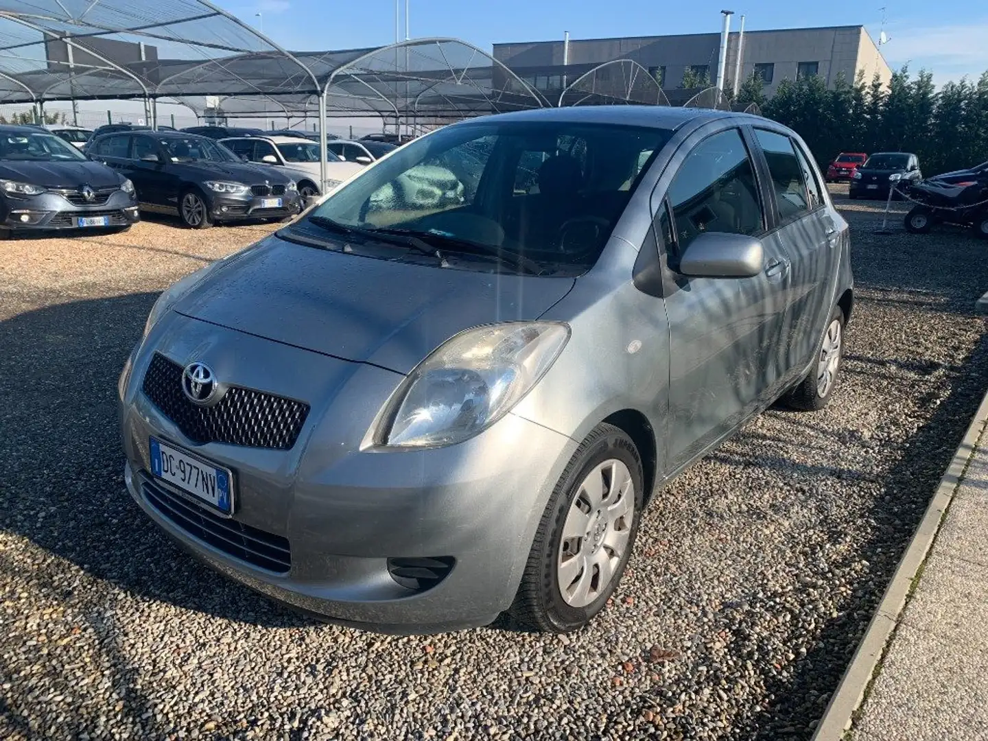 Toyota Yaris 1.0 5 porte Sol Grigio - 2