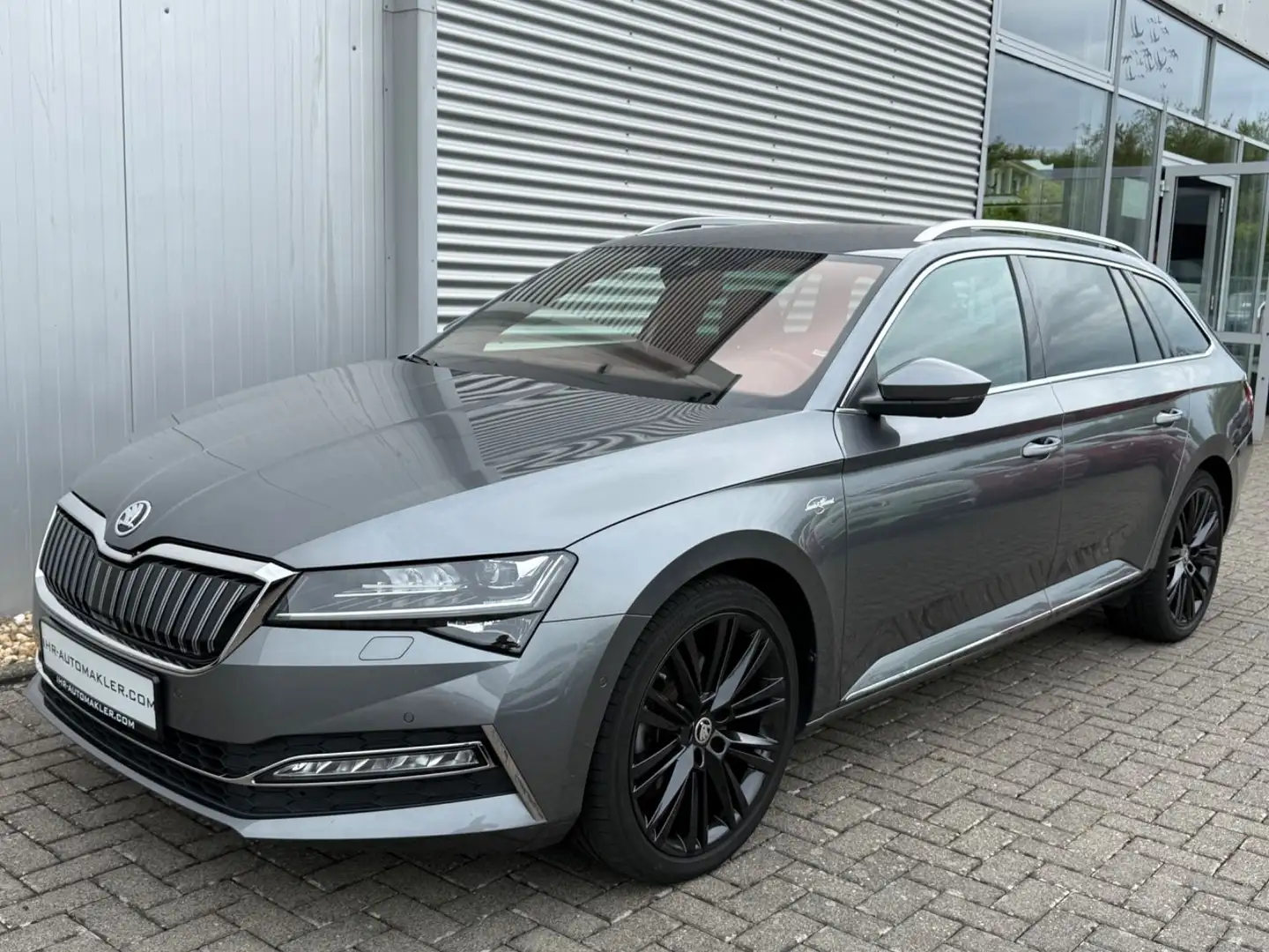 Skoda Superb Combi L&K iV LED*CANTON*Standheiz* Grijs - 1