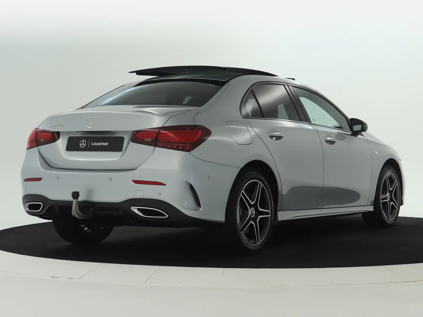 Mercedes-Benz A 250 e Business Solution AMG | Trekhaak | Nightpakket | Zilver - 2