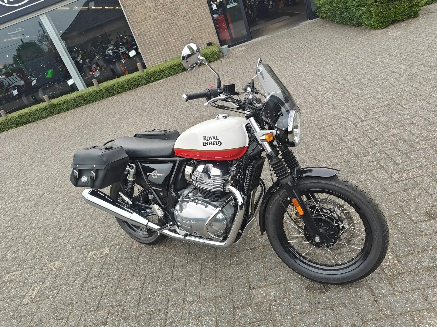 Royal Enfield Interceptor 650 Blanco - 1