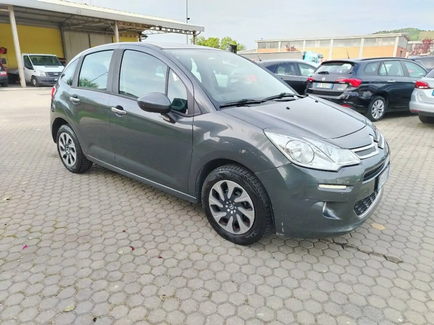 Citroen C3 1.4 hdi Exclusive 70cv FL Gris - 2