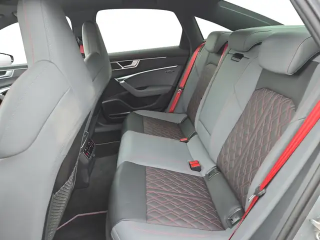 Audi S6 view 10