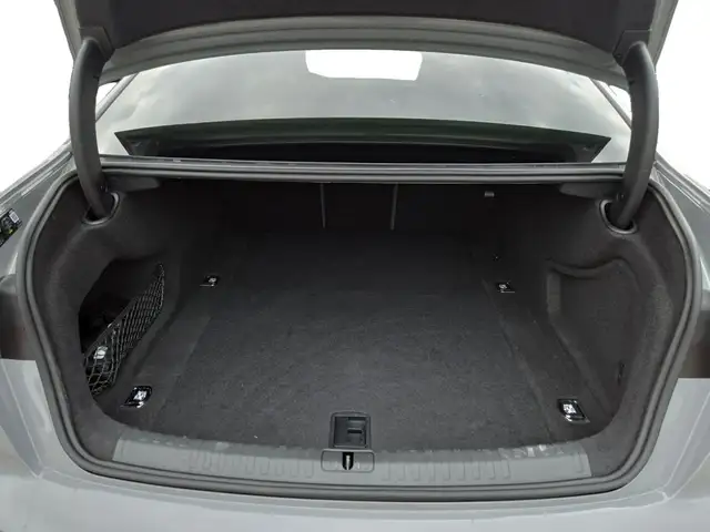 Audi S6 view 14