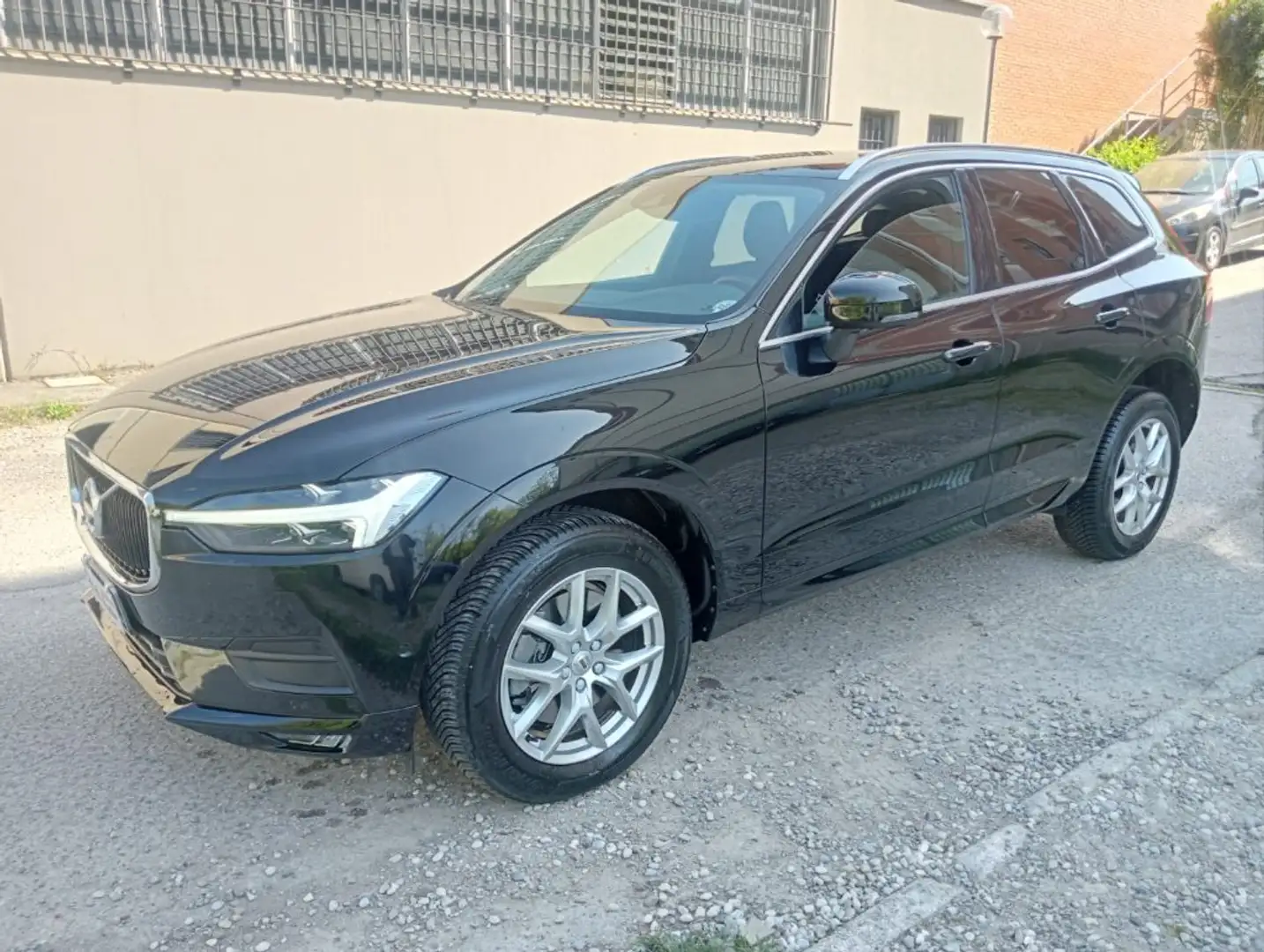 Volvo XC60 B4 (d) Geartronic Momentum HYBRID/DIESEL Nero - 1