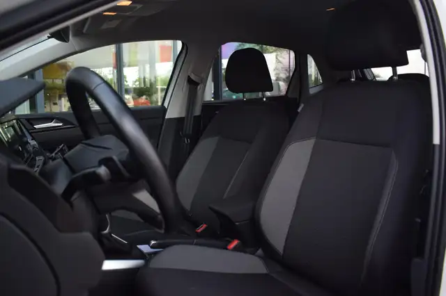 Volkswagen Polo view 5