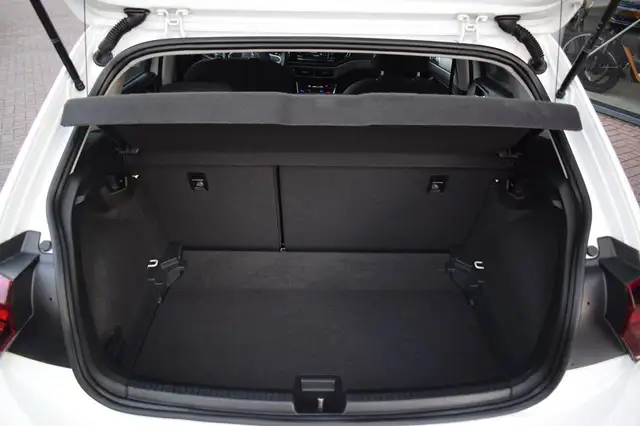 Volkswagen Polo view 7