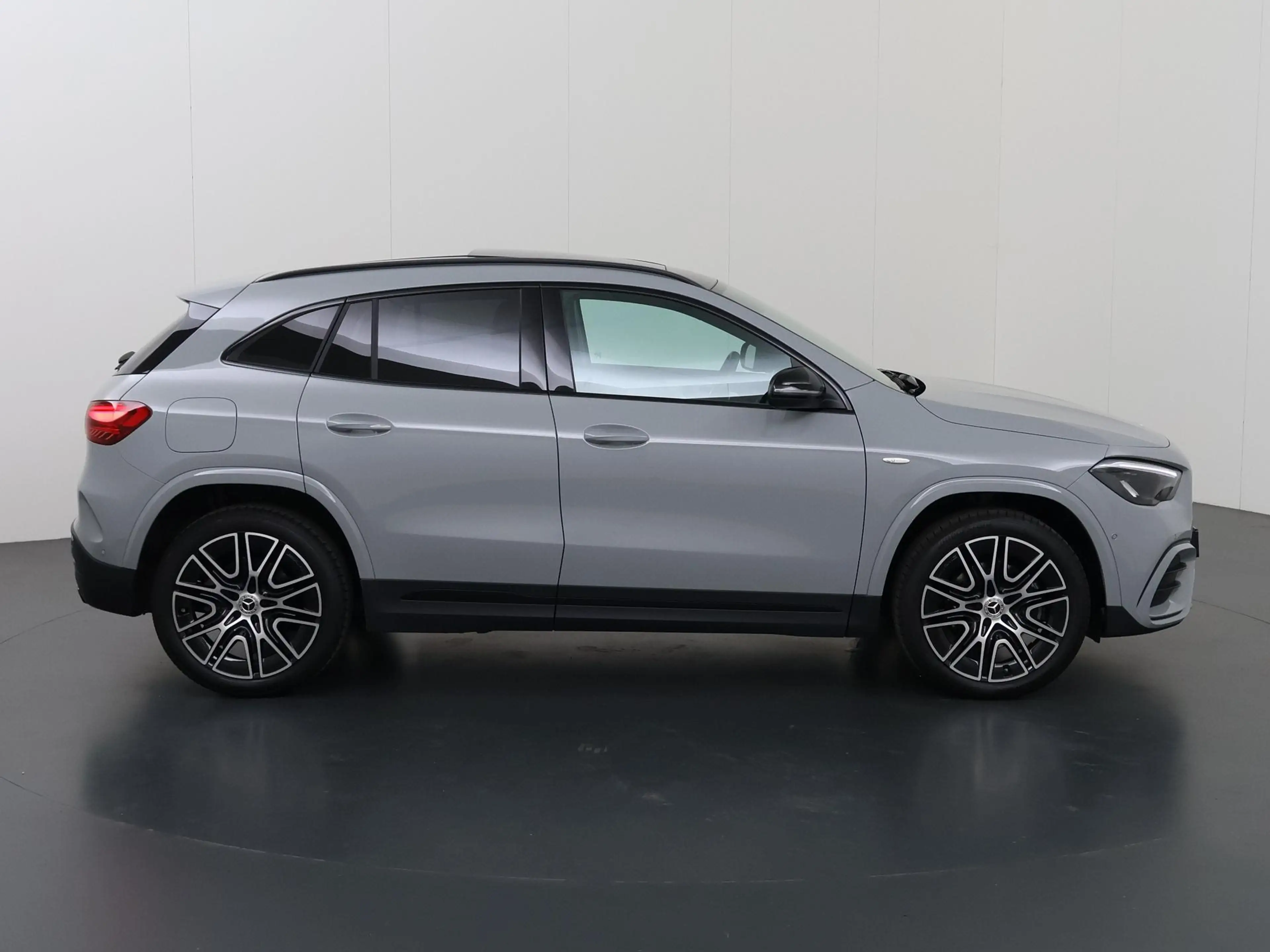Mercedes-Benz GLA 250 e Star Edition AMG Line | Night | Panoramadak | Tr — photo 6