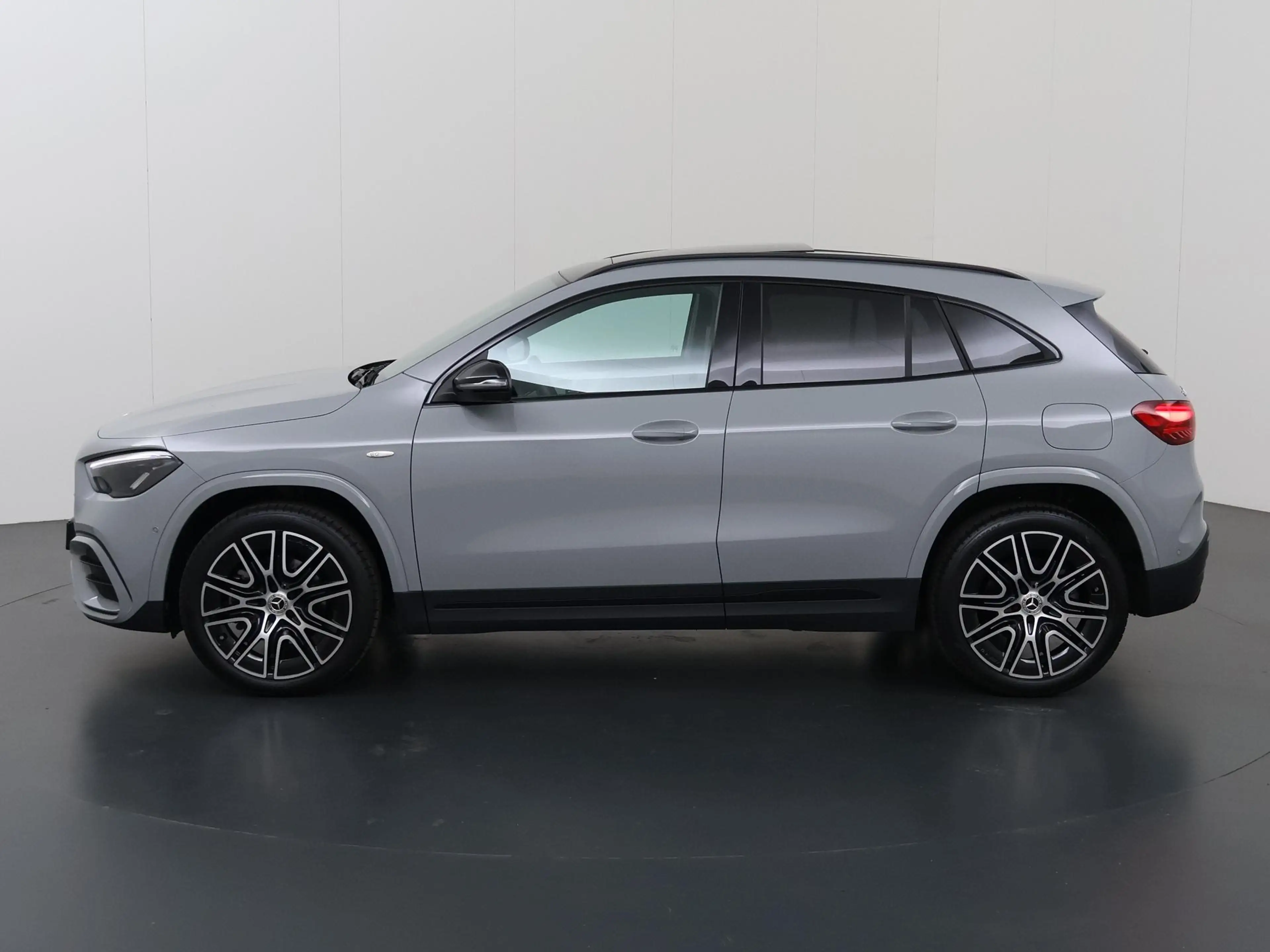 Mercedes-Benz GLA 250 e Star Edition AMG Line | Night | Panoramadak | Tr — photo 5
