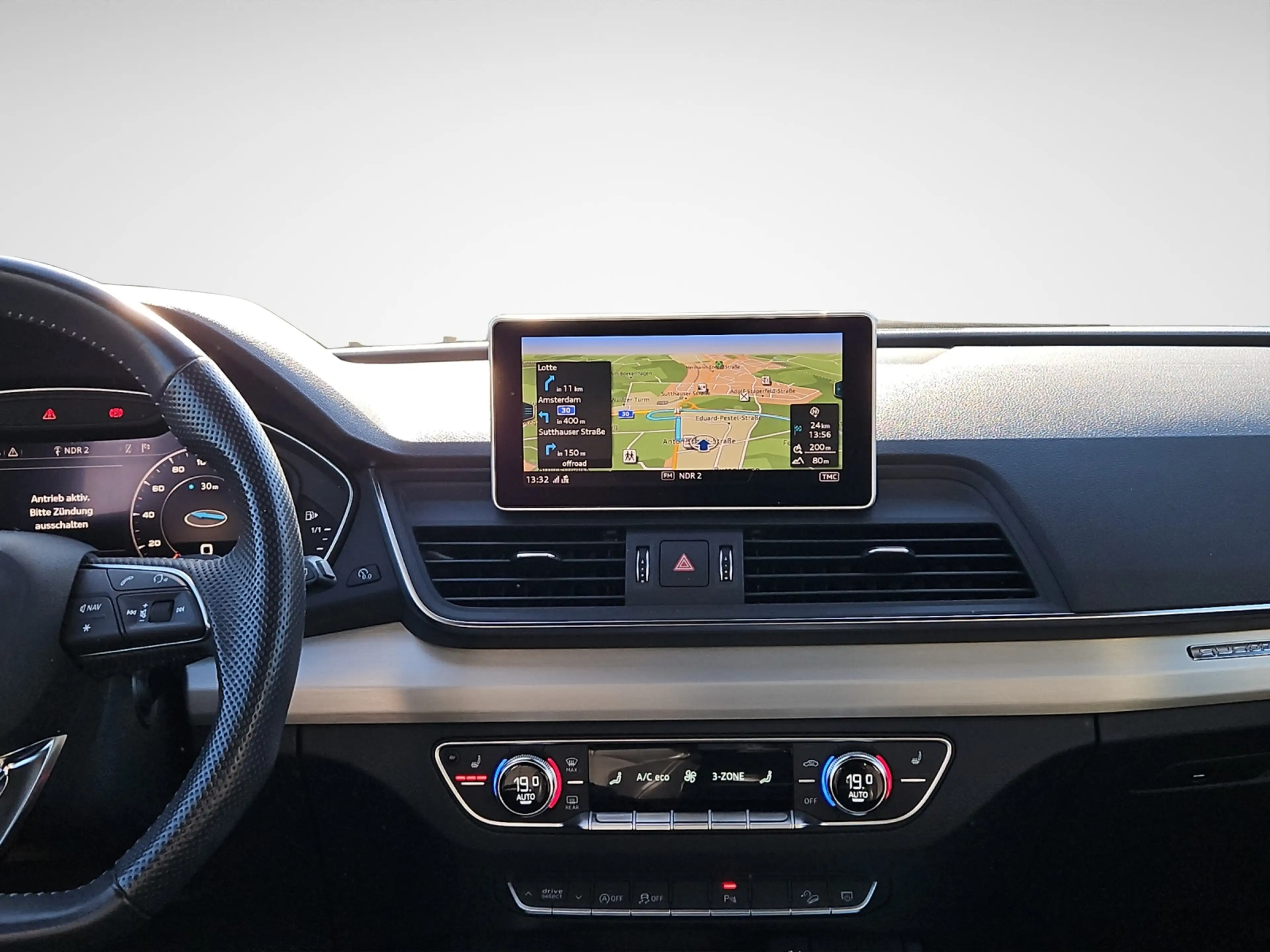 Audi Q5 40 TDI S tronic quattro Sport S-line NaviPlus m... — photo 10