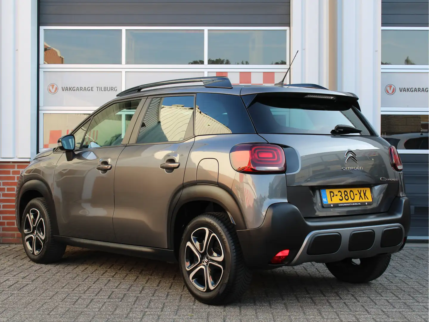 Citroen C3 Aircross 1.2 PureTech Feel 110PK /NAVI/LED/Lane assist/Appl Grijs - 2