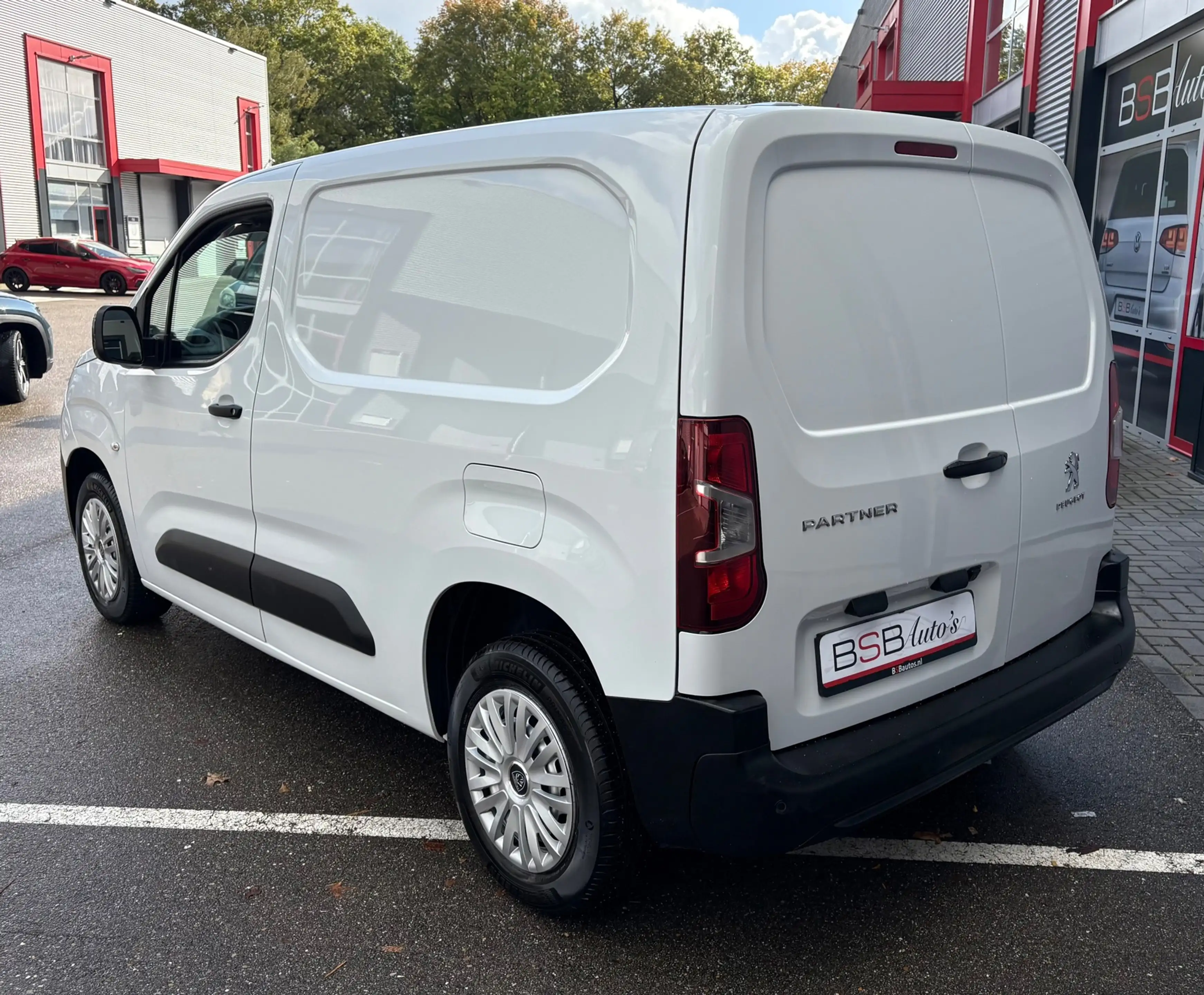 Peugeot Partner 1.2 PureTech 110 S&S L1 Airco Navi Pdc A.camera Cr — photo 4