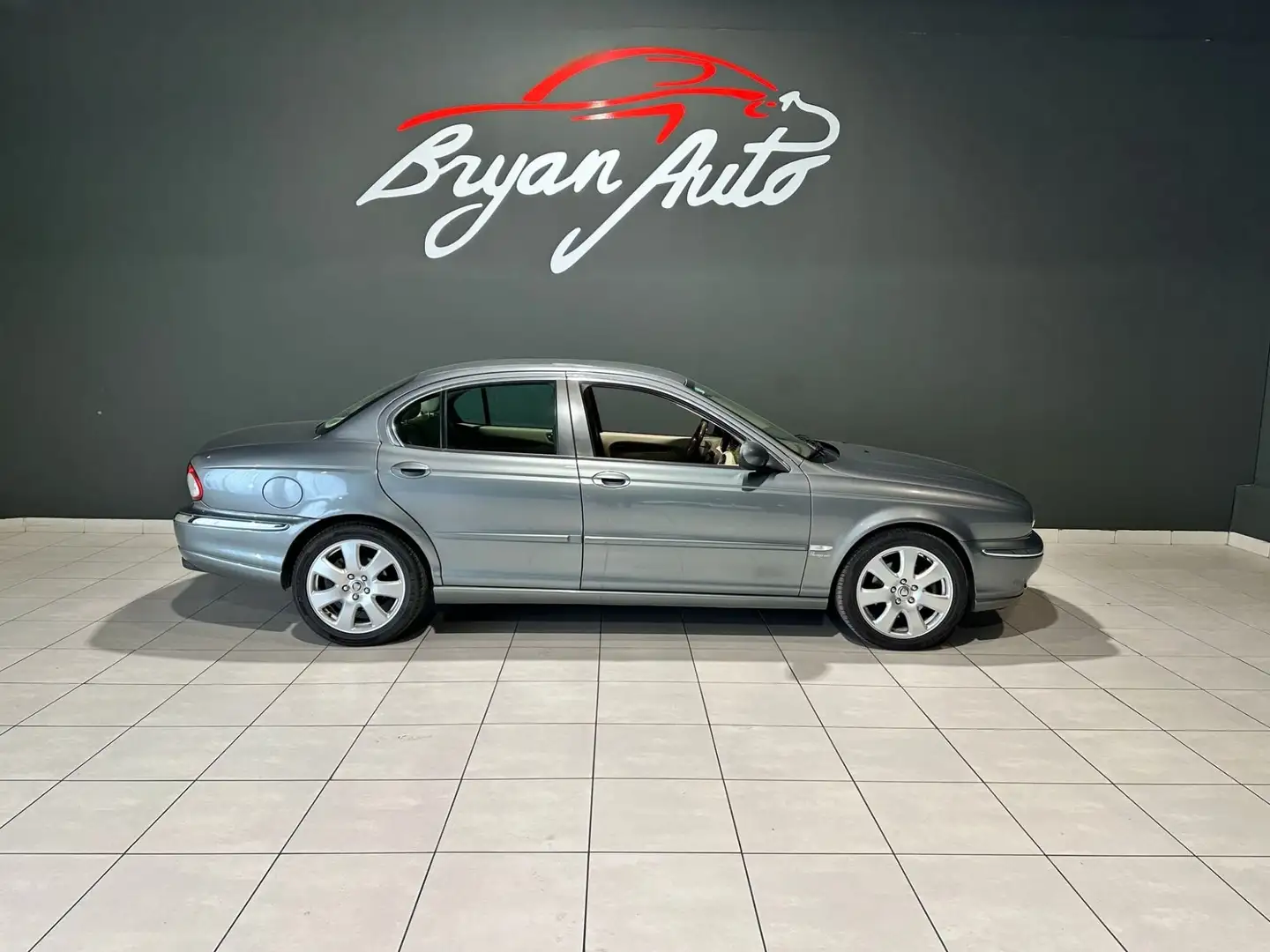 Jaguar X-Type 2.5 V6 Executive Gris - 1