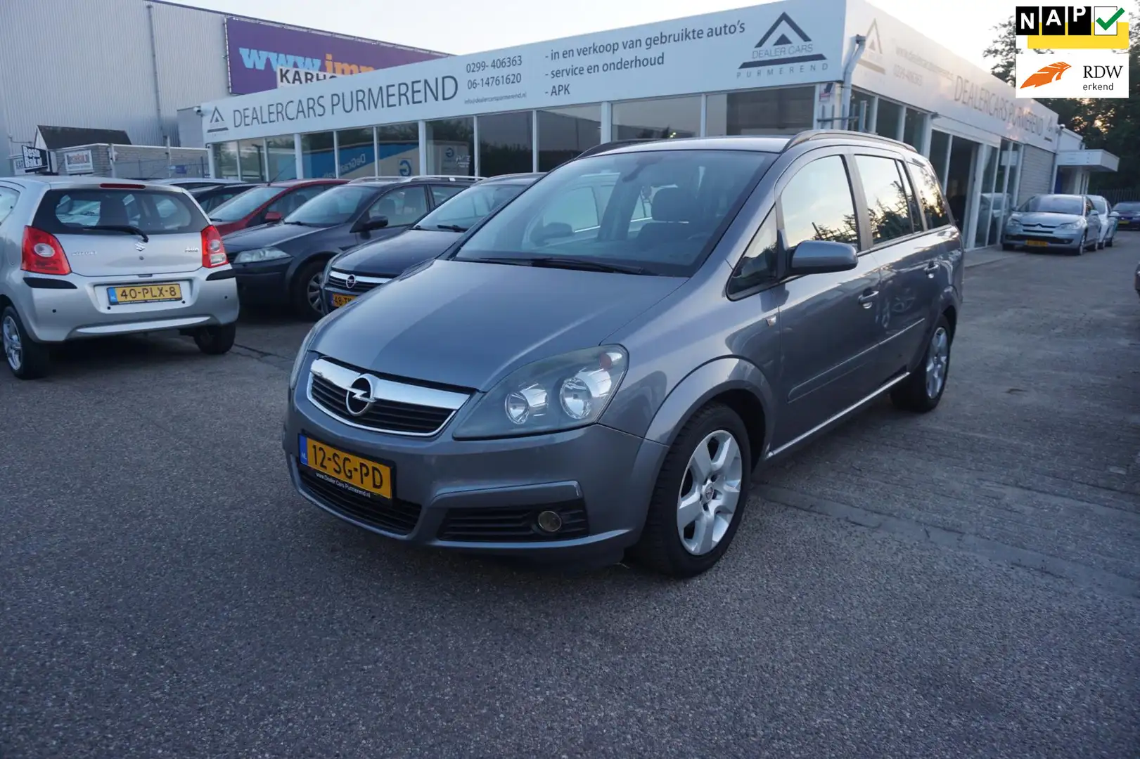Opel Zafira 2.2 Executive,7 Persoons. Grijs - 1