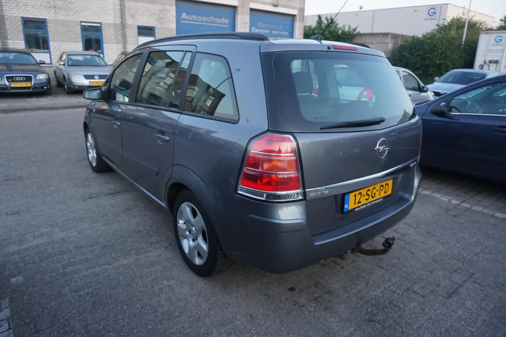 Opel Zafira 2.2 Executive,7 Persoons. Grijs - 2