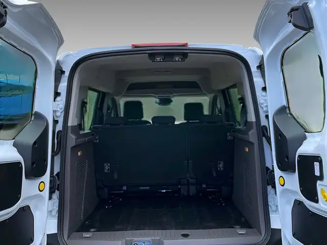 Ford Transit Connect view 8