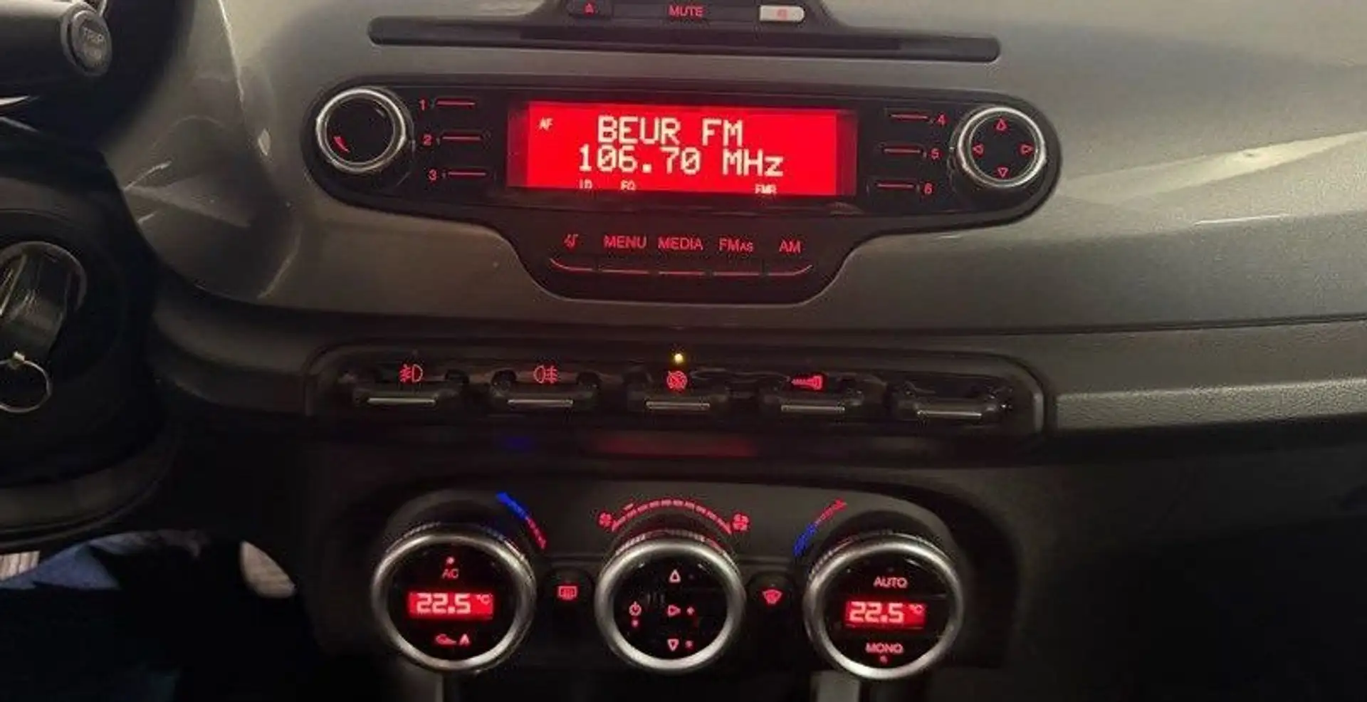 Alfa Romeo Giulietta ROMÉO 1.6 JTDM 105 distinctive Noir - 2