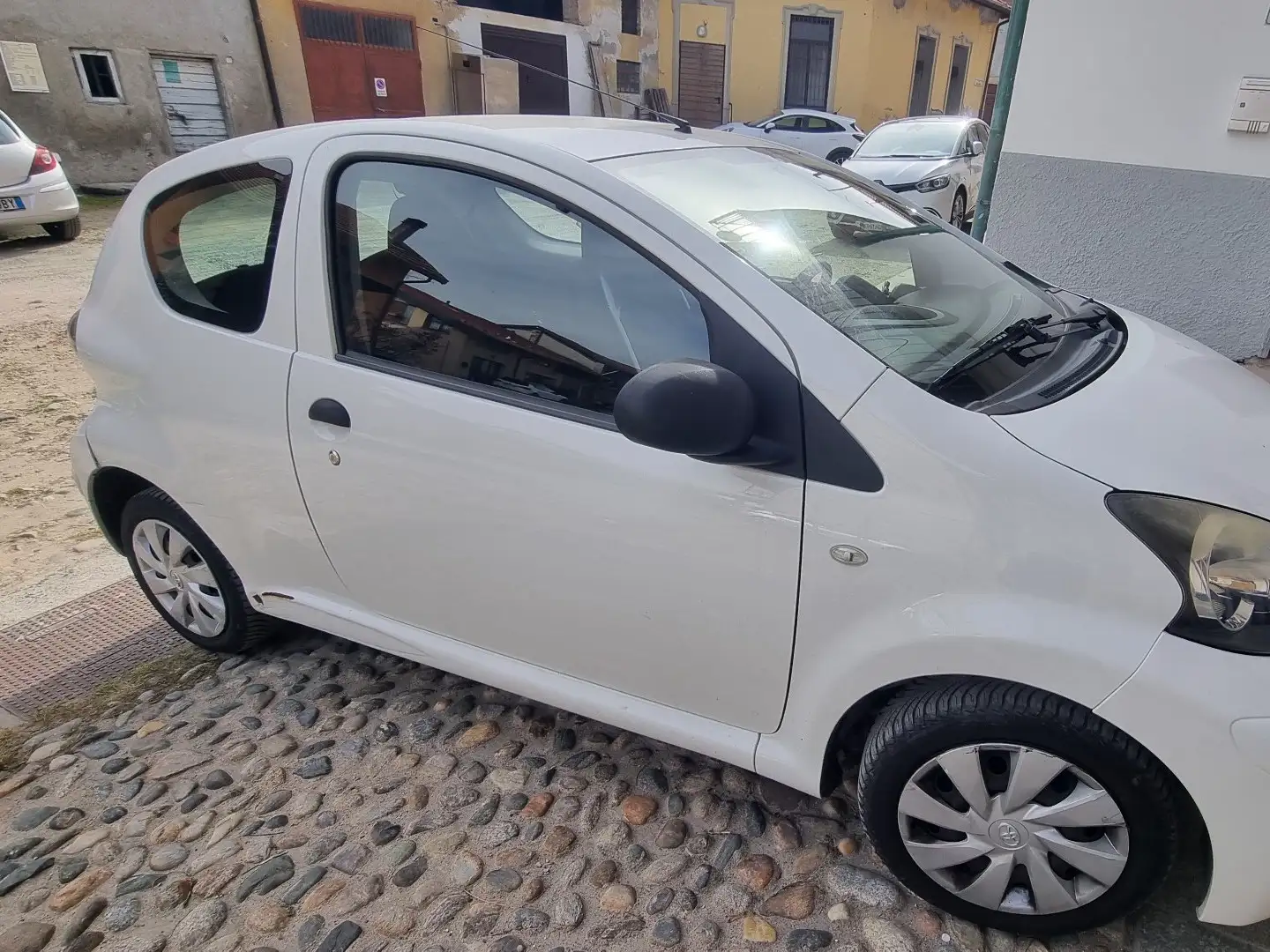 Toyota Aygo 3p 1.0 Active connect my14 White - 1