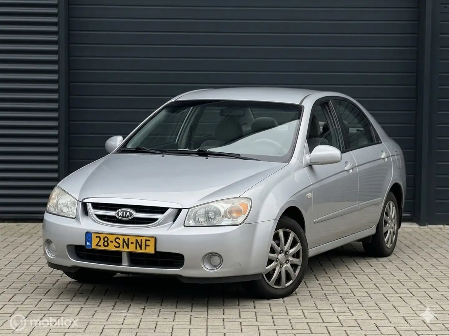 Kia Cerato 1.6-16V LX (Nieuwe APK-Perfecte Auto) Grau - 2