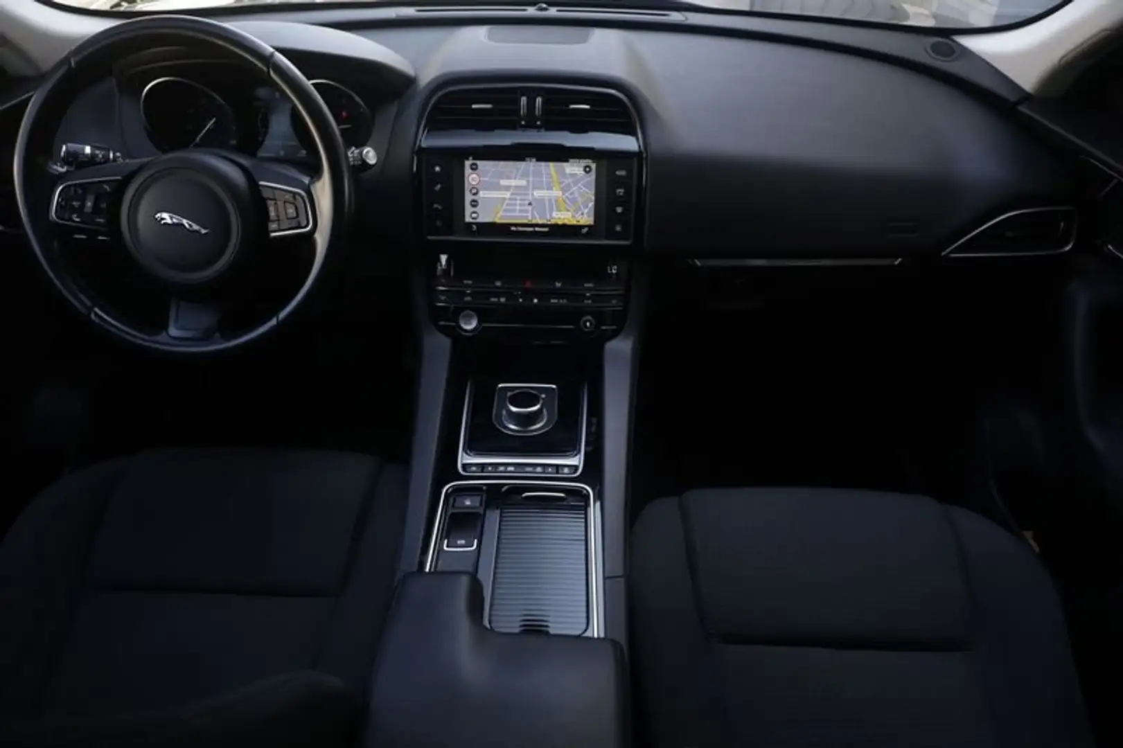 Jaguar F-Pace Jaguar F-Pace 2.0d 180 CV AWD aut. MOTORE ROTTO U Nero - 2