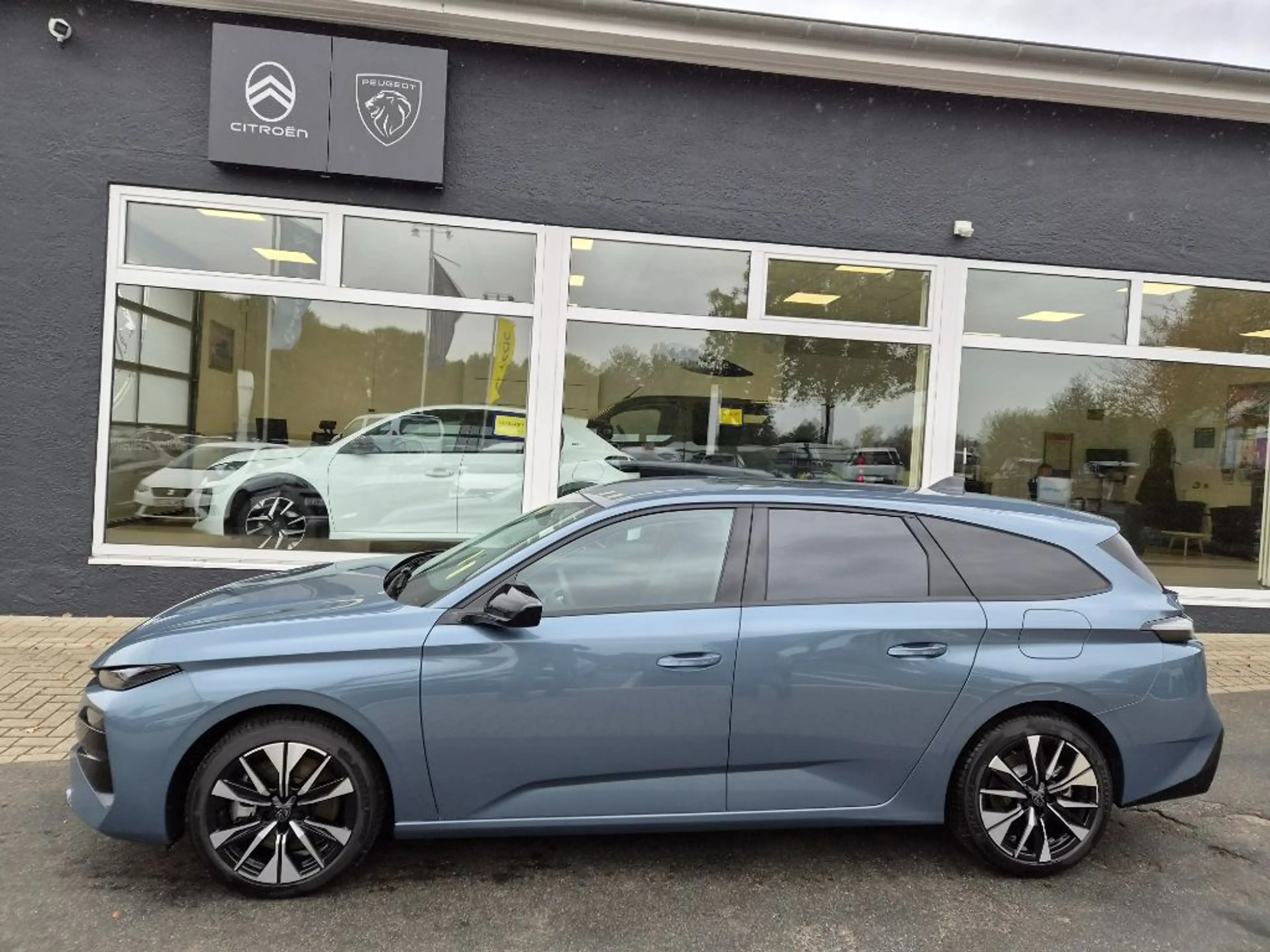 Peugeot 308 SW Hybrid 195 DSC7 Allure ACC+LED+360°CAM — photo 6