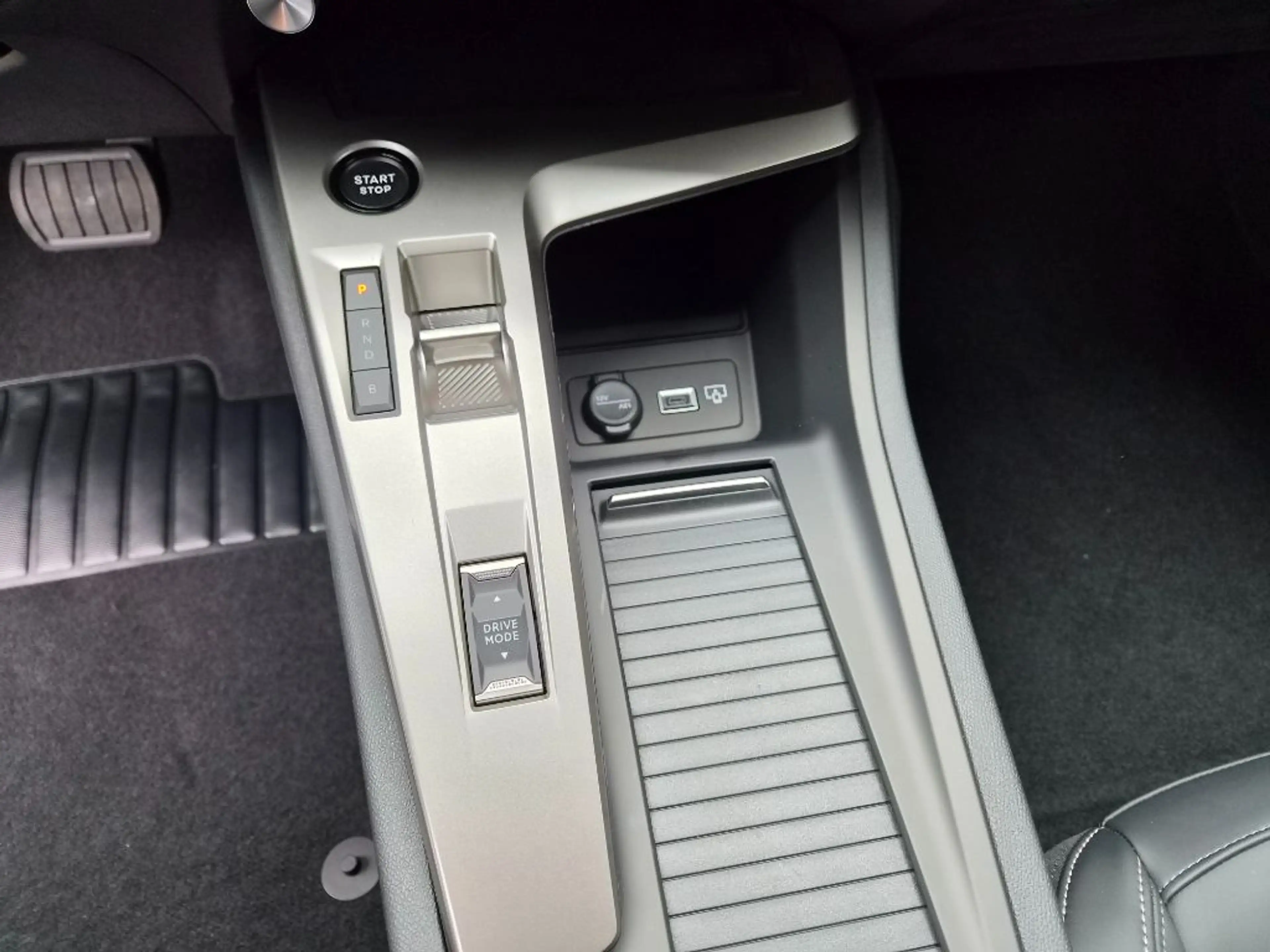 Peugeot 308 SW Hybrid 195 DSC7 Allure ACC+LED+360°CAM — photo 15