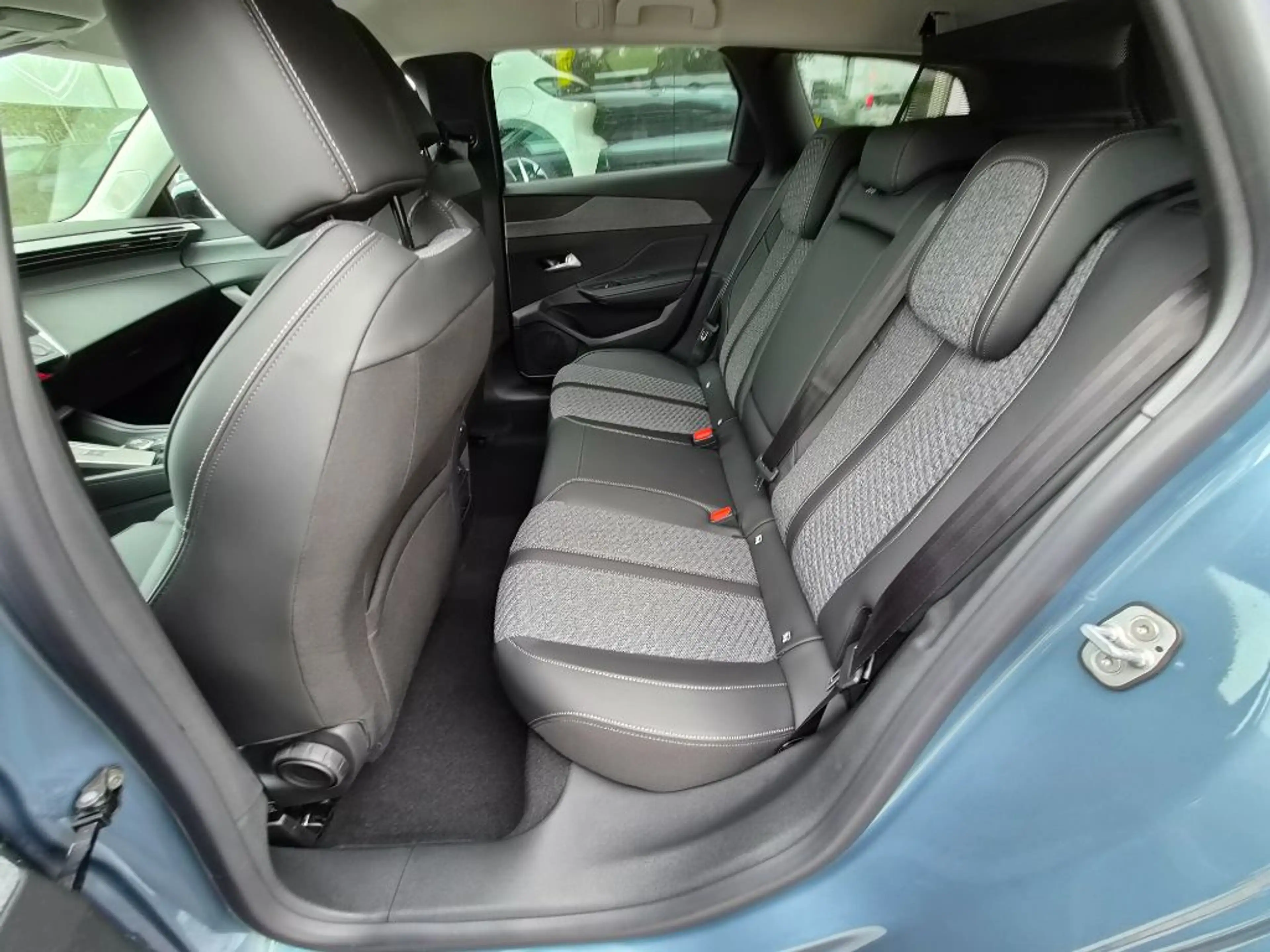 Peugeot 308 SW Hybrid 195 DSC7 Allure ACC+LED+360°CAM — photo 10