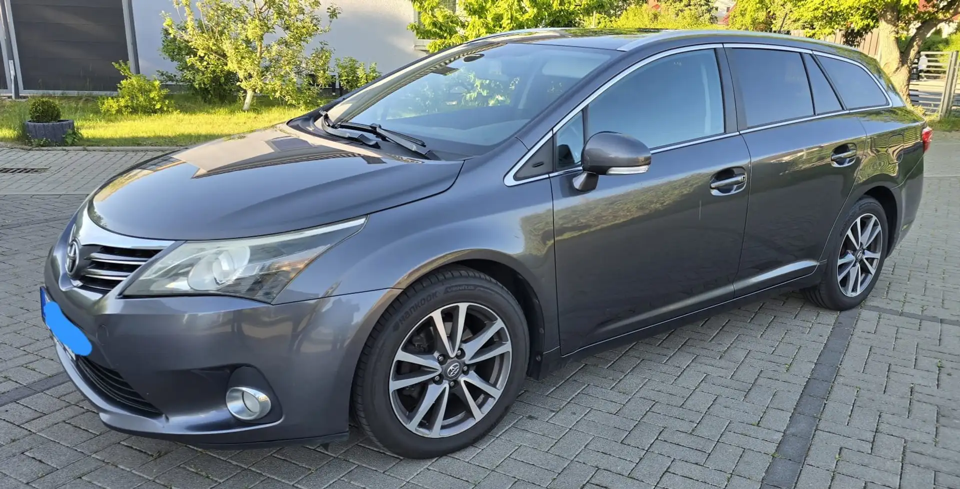 Toyota Avensis Avensis Combi 2.0 D-4D Edition Grau - 2