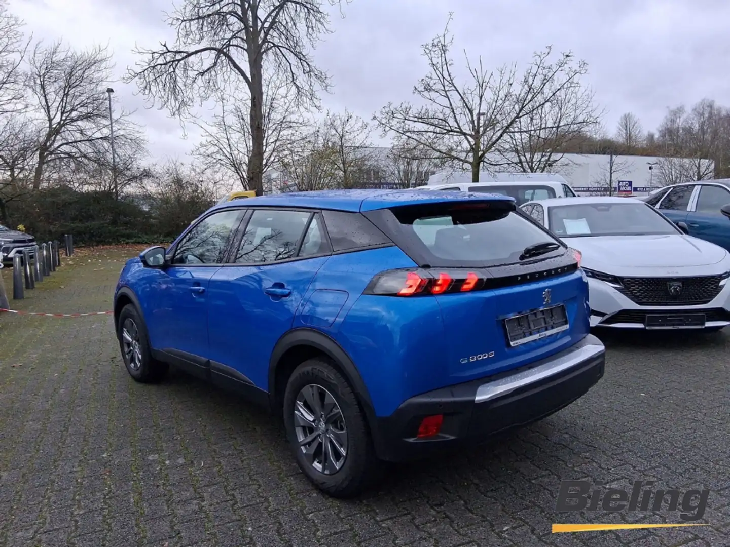 Peugeot 2008 Active (SOH 93%) LED Scheinwerfer 1.Hand Blau - 2