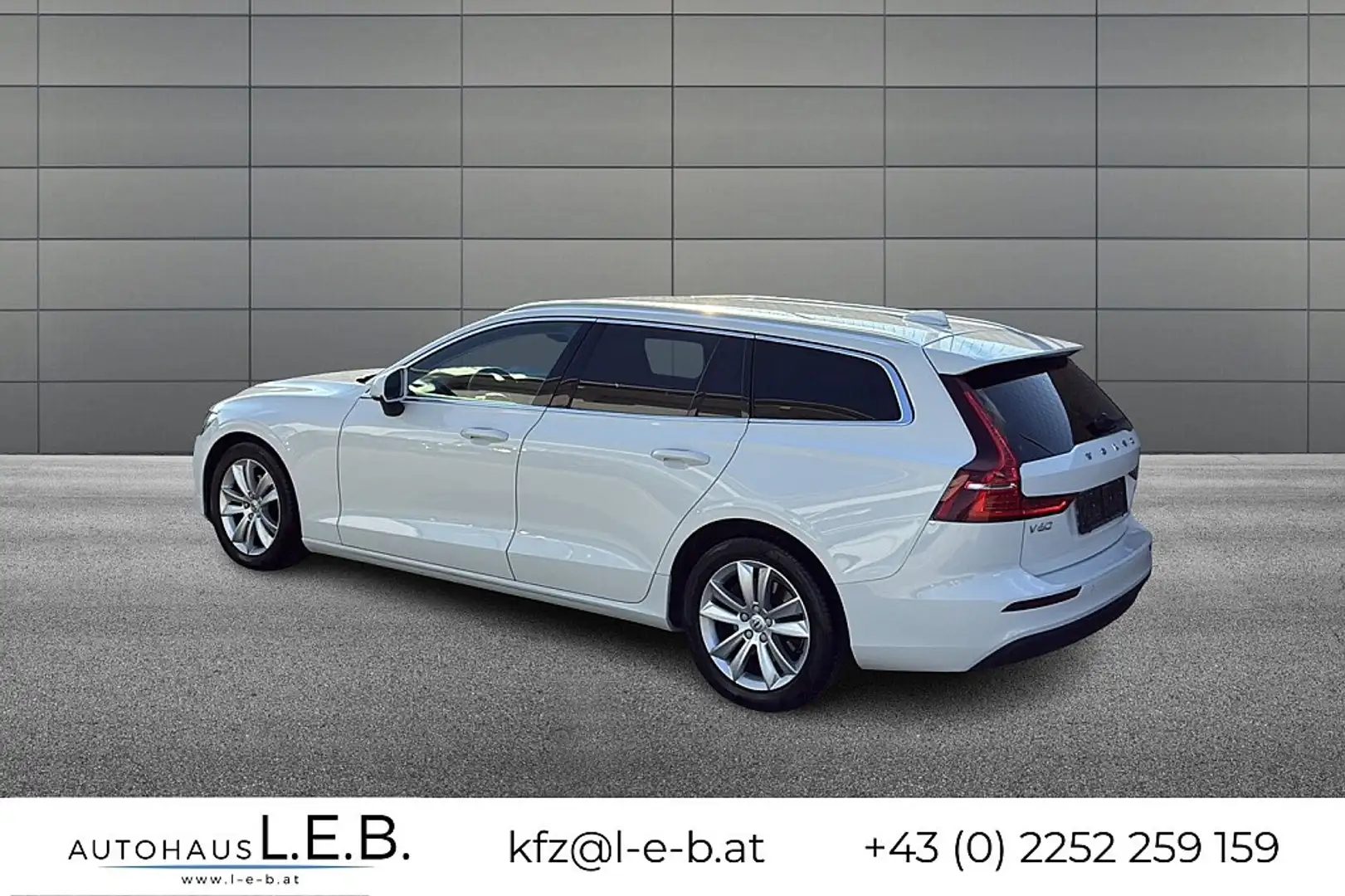 Volvo V60 D3 Momentum Geartronic Weiß - 2